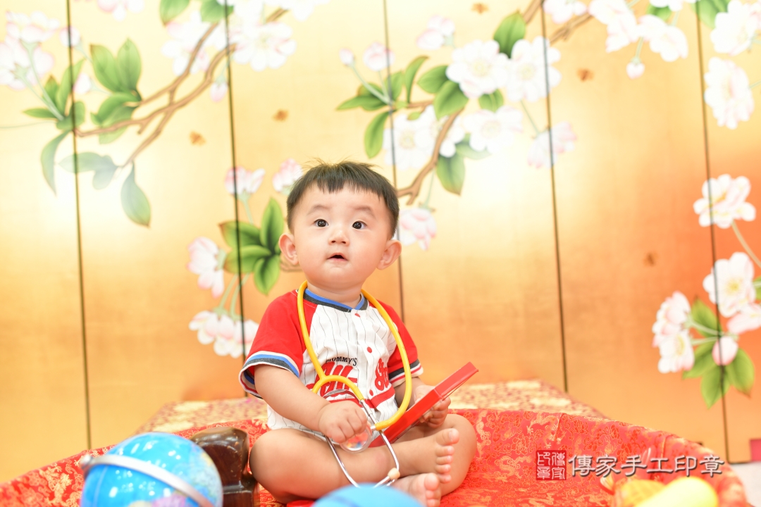 抓周，寶寶成長的第一個里程碑。台中市濬寶貝抓周推薦：傳家台中店抓周度脺美式風格會場。2025.10.08，照片7