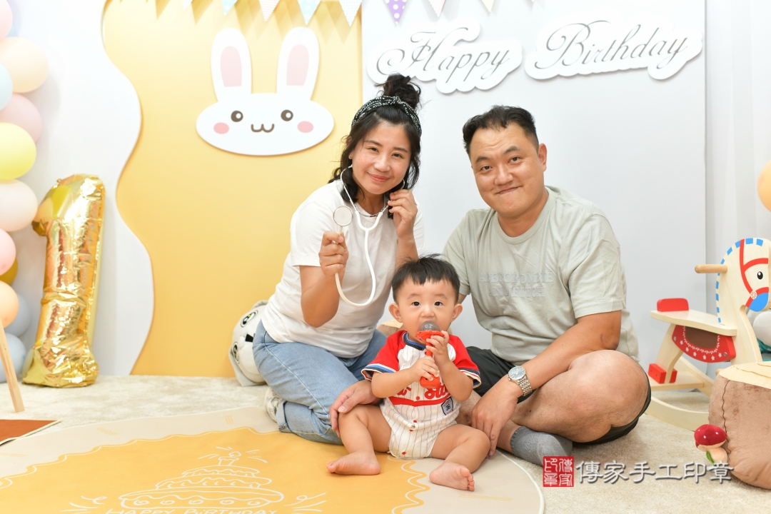 抓周，寶寶成長的第一個里程碑。台中市濬寶貝抓周推薦：傳家台中店抓周度脺美式風格會場。2025.10.08，照片16