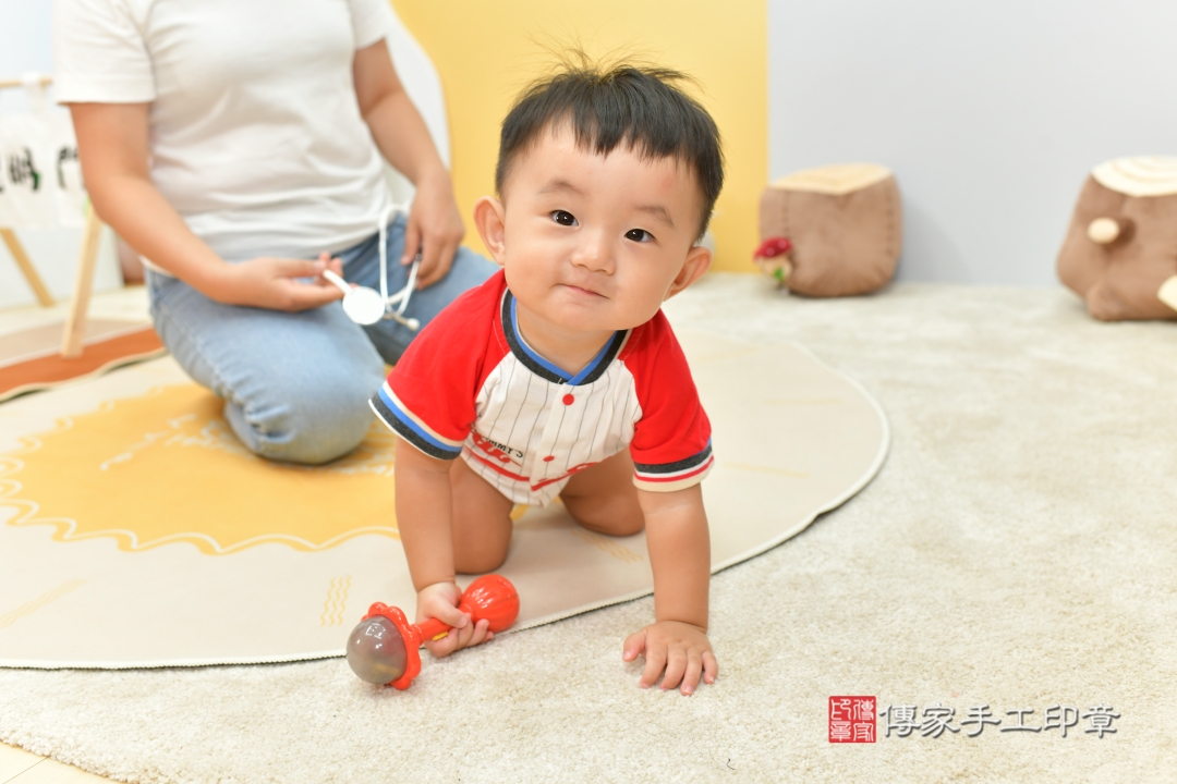 抓周，寶寶成長的第一個里程碑。台中市濬寶貝抓周推薦：傳家台中店抓周度脺美式風格會場。2025.10.08，照片17