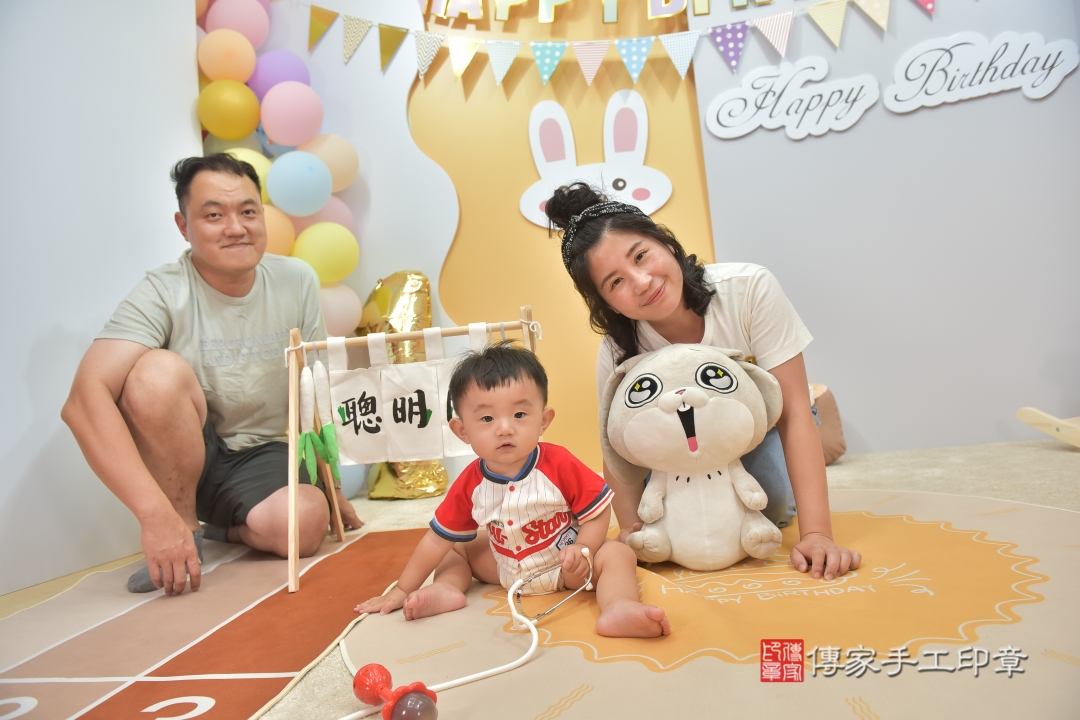 抓周，寶寶成長的第一個里程碑。台中市濬寶貝抓周推薦：傳家台中店抓周度脺美式風格會場。2025.10.08，照片20