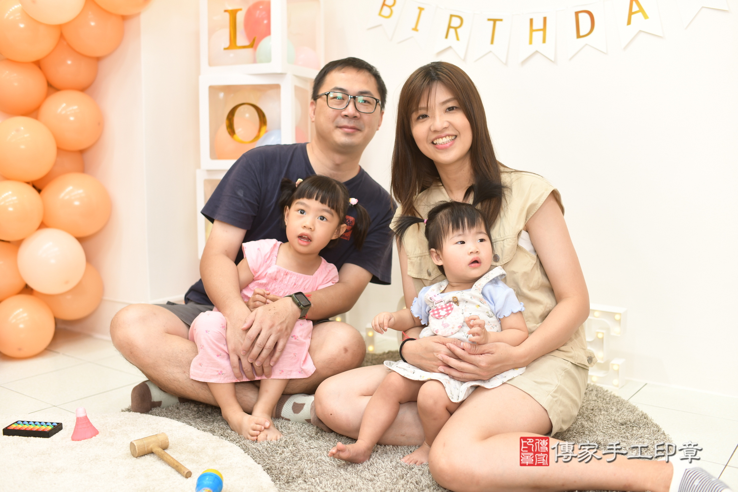 高雄市鳳山區甄甄寶寶抓周推薦：傳家高雄店抓周度脺中國風會場，嬰兒古禮抓周流程儀式吉祥話、抓周道具物品24種、拍照。抓周證書。2025.9.7，照片4