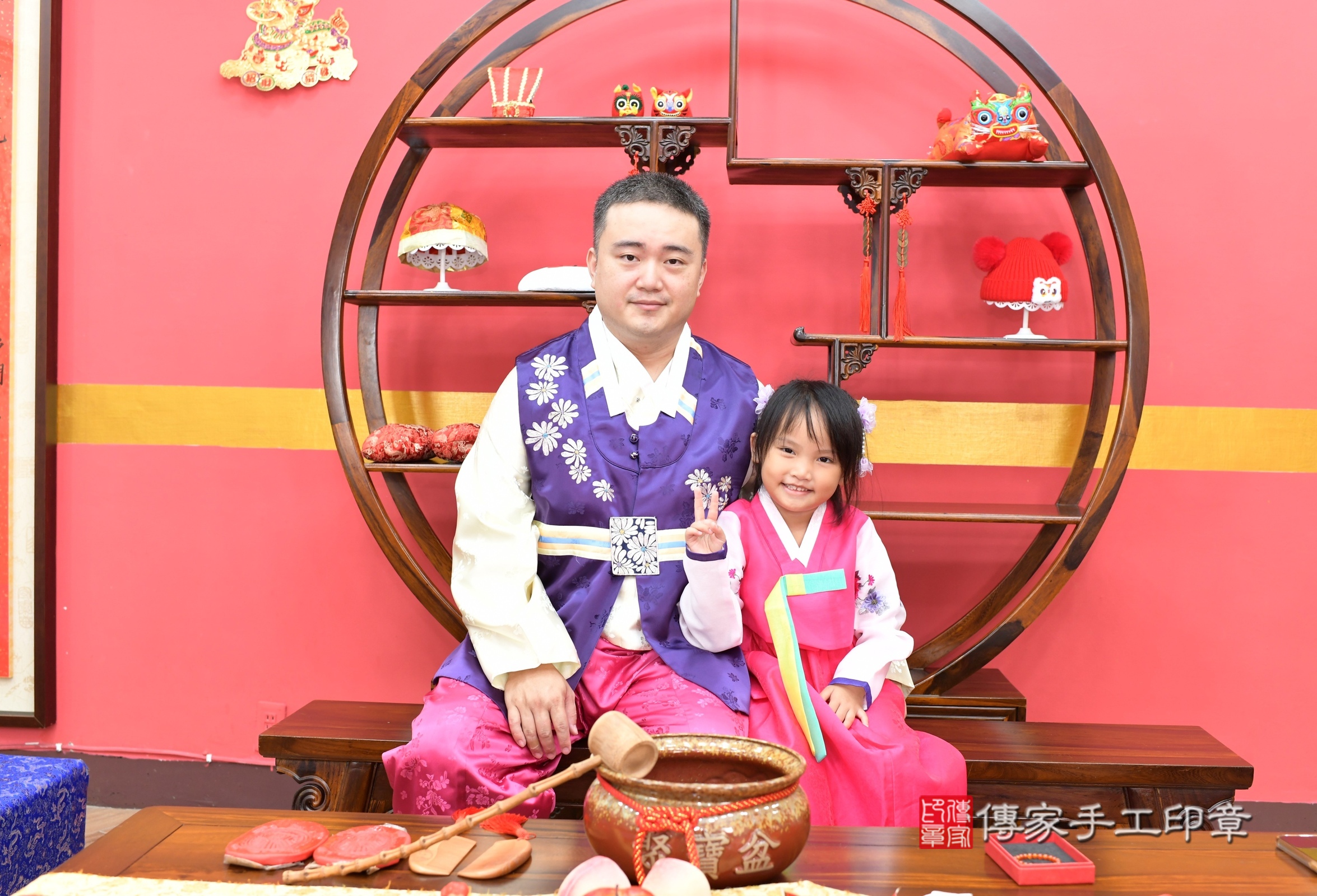 新北市永和區小迪寶寶抓周推薦：傳家新北店抓周度脺中國風會場，嬰兒古禮抓周流程儀式吉祥話、抓周道具物品24種、拍照。抓周證書。2025.9.6，照片4