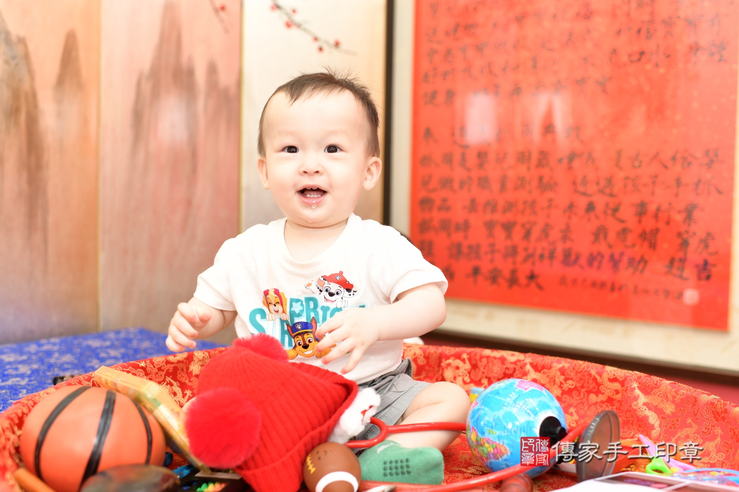 新北市永和區小凱寶寶抓周推薦：傳家新北店抓周度脺中國風會場，嬰兒古禮抓周流程儀式吉祥話、抓周道具物品24種、拍照。抓周證書。2025.9.8，照片10