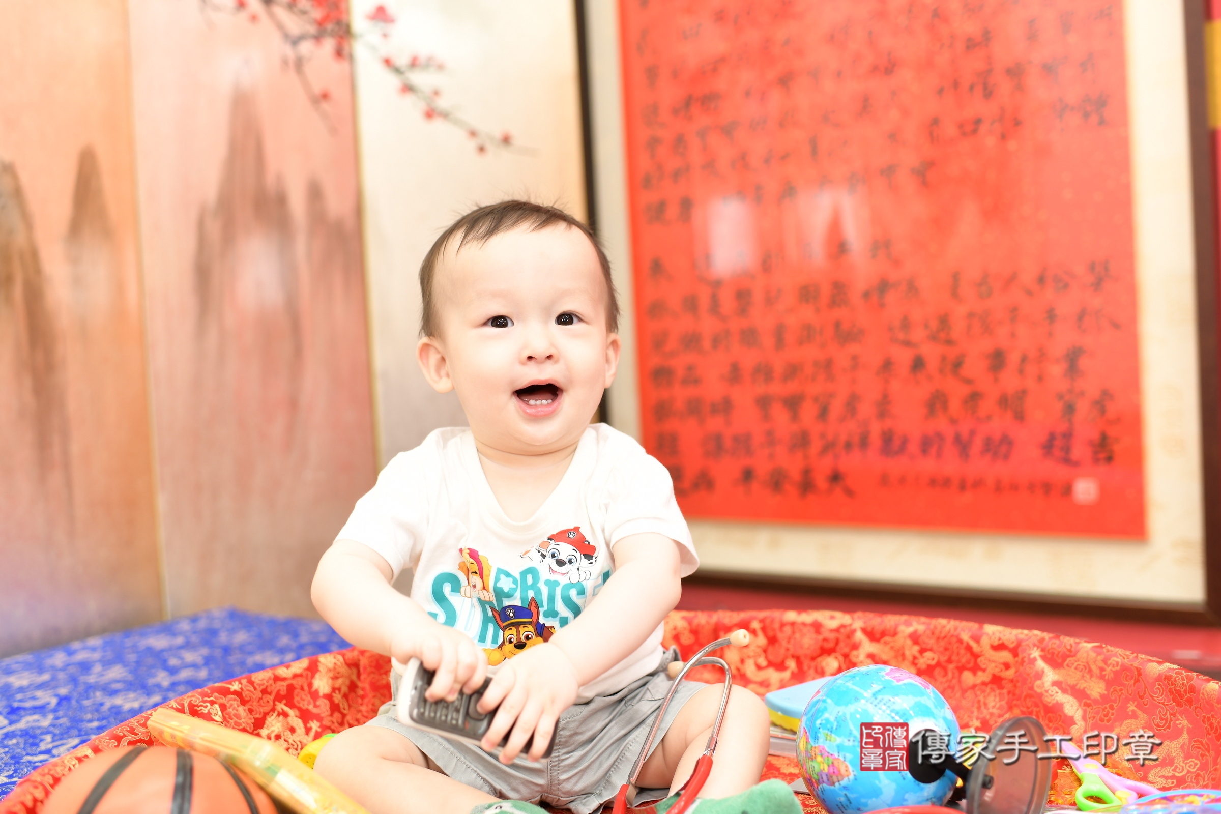 新北市永和區小凱寶寶抓周推薦：傳家新北店抓周度脺中國風會場，嬰兒古禮抓周流程儀式吉祥話、抓周道具物品24種、拍照。抓周證書。2025.9.8，照片9