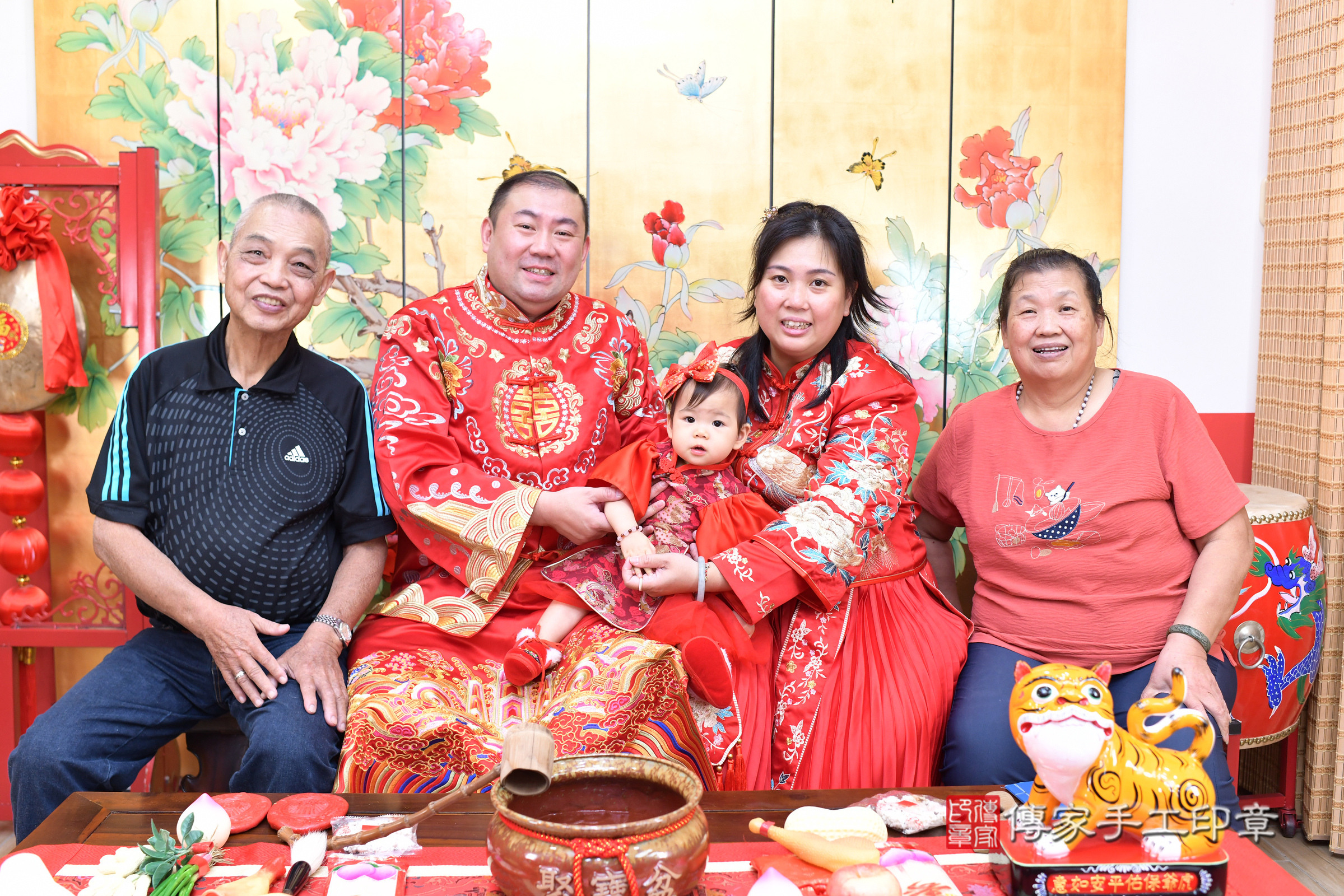 台北市大同區昕昕寶寶抓周推薦：傳家台北店抓周度脺中國風會場，嬰兒古禮抓周流程儀式吉祥話、抓周道具物品24種、拍照。抓周證書。2025.9.6，照片14