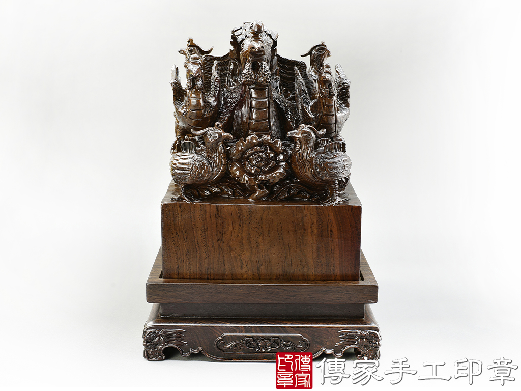 頂級紫檀木精雕九龍廟章:廟章、神明印章、大印章 (尺寸17公分)