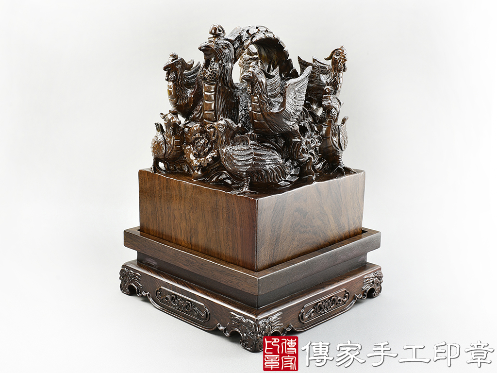 頂級紫檀木精雕九龍廟章:廟章、神明印章、大印章 (尺寸17公分)