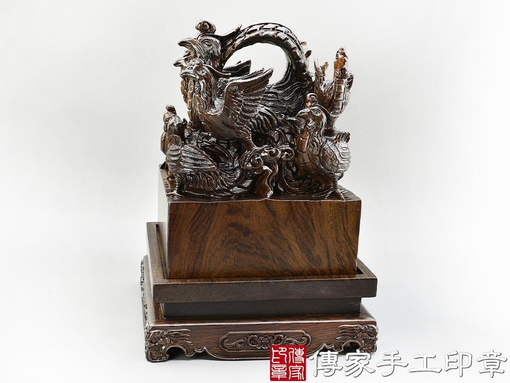 頂級紫檀木精雕九龍廟章:廟章、神明印章、大印章 (尺寸17公分)