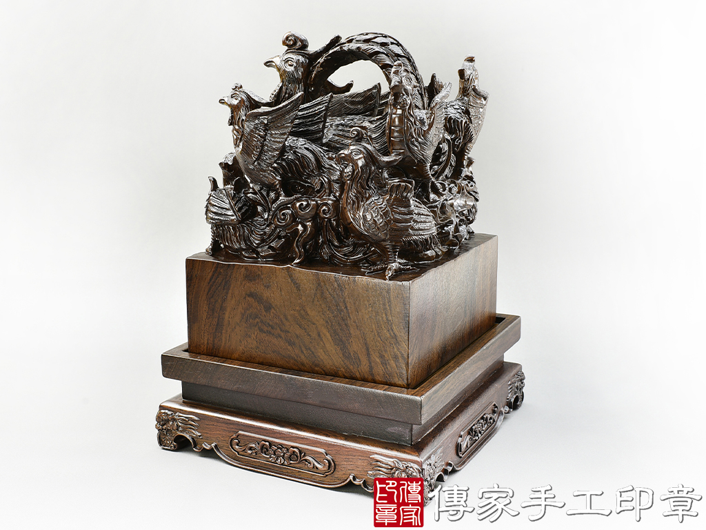 頂級紫檀木精雕九龍廟章:廟章、神明印章、大印章 (尺寸17公分)