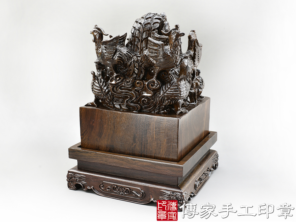 頂級紫檀木精雕九龍廟章:廟章、神明印章、大印章 (尺寸17公分)