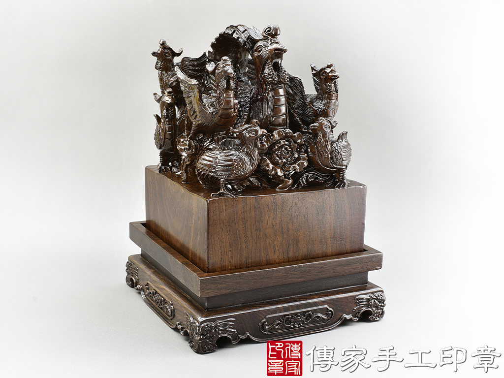 頂級紫檀木精雕九龍廟章:廟章、神明印章、大印章 (尺寸17公分)