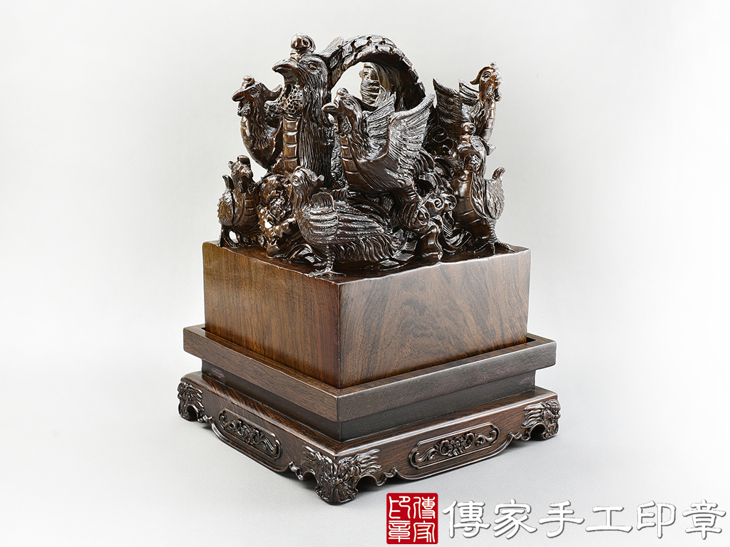 頂級紫檀木精雕九龍廟章:廟章、神明印章、大印章 (尺寸17公分)