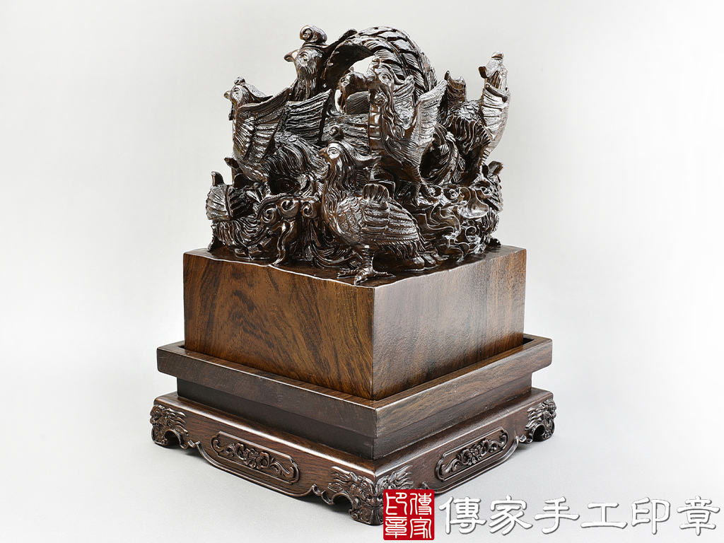 頂級紫檀木精雕九龍廟章:廟章、神明印章、大印章 (尺寸17公分)