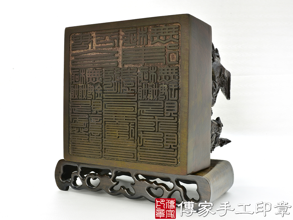 頂級紫檀木精雕九龍廟章:廟章、神明印章、大印章 (尺寸17公分)