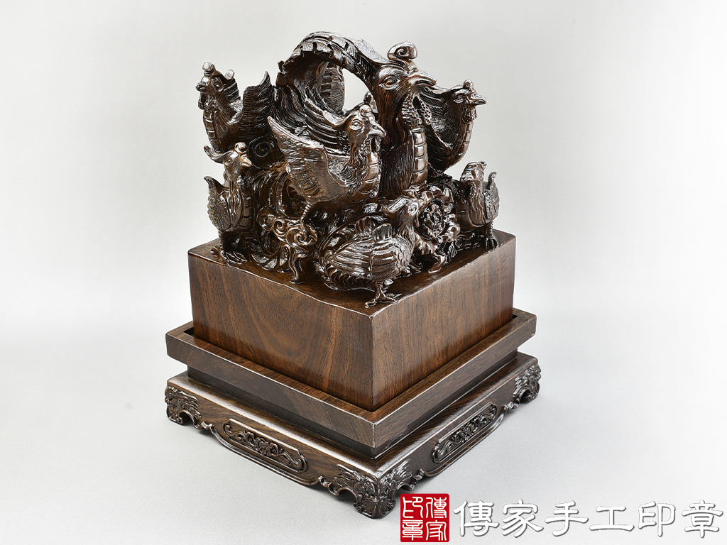 頂級紫檀木精雕九龍廟章:廟章、神明印章、大印章 (尺寸17公分)