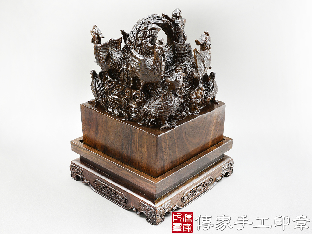 頂級紫檀木精雕九龍廟章:廟章、神明印章、大印章 (尺寸17公分)