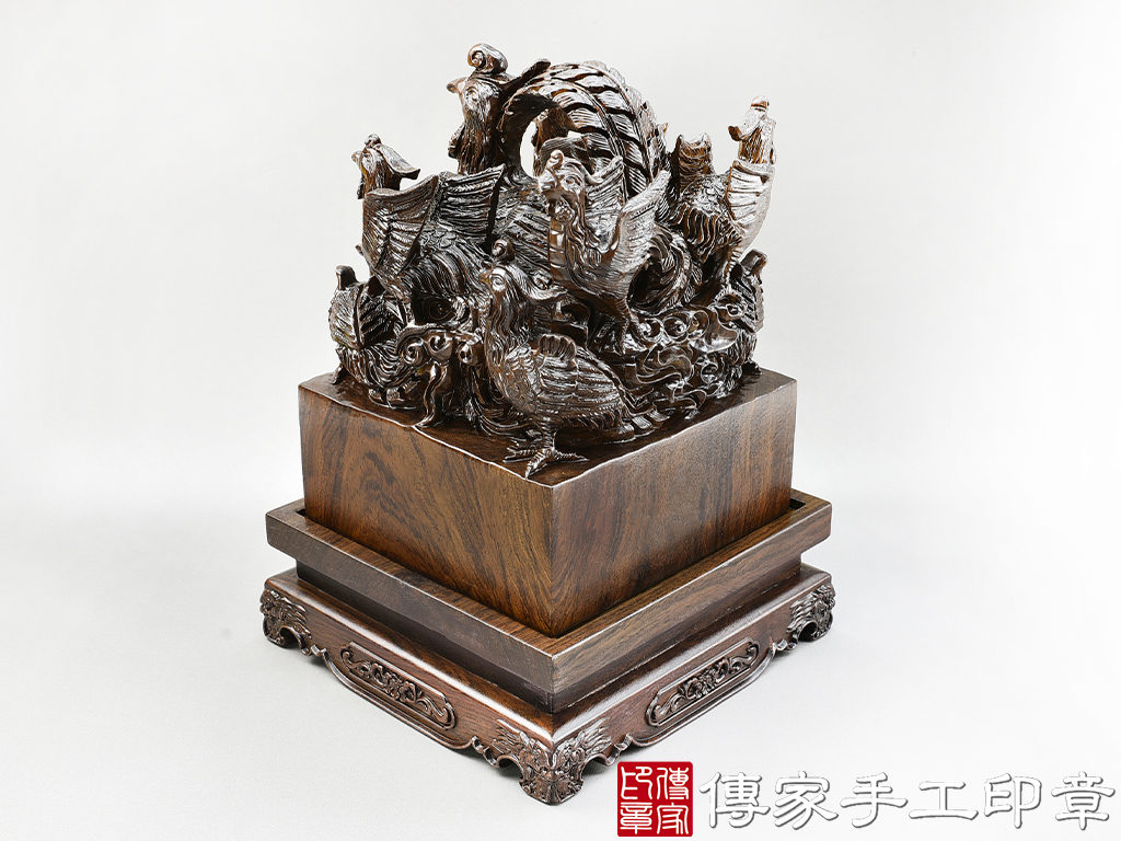 頂級紫檀木精雕九龍廟章:廟章、神明印章、大印章 (尺寸17公分)