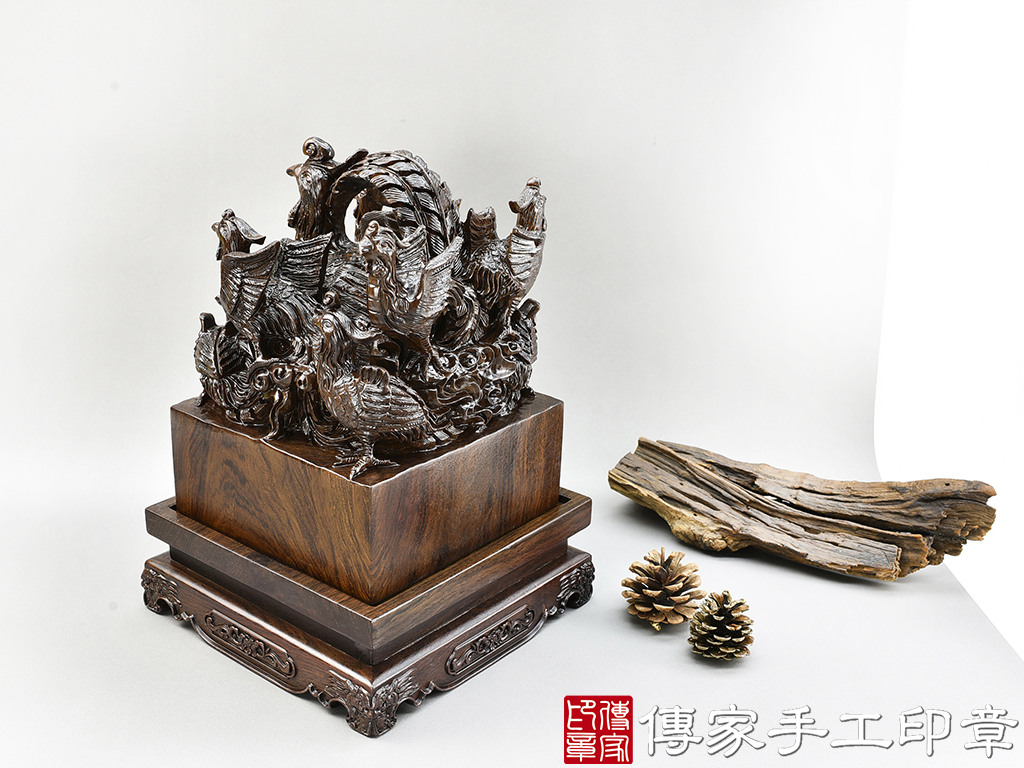 頂級紫檀木精雕九龍廟章:廟章、神明印章、大印章 (尺寸17公分)