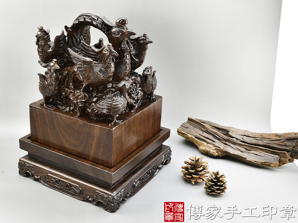 頂級紫檀木精雕九龍廟章:廟章、神明印章、大印章 (尺寸17公分)