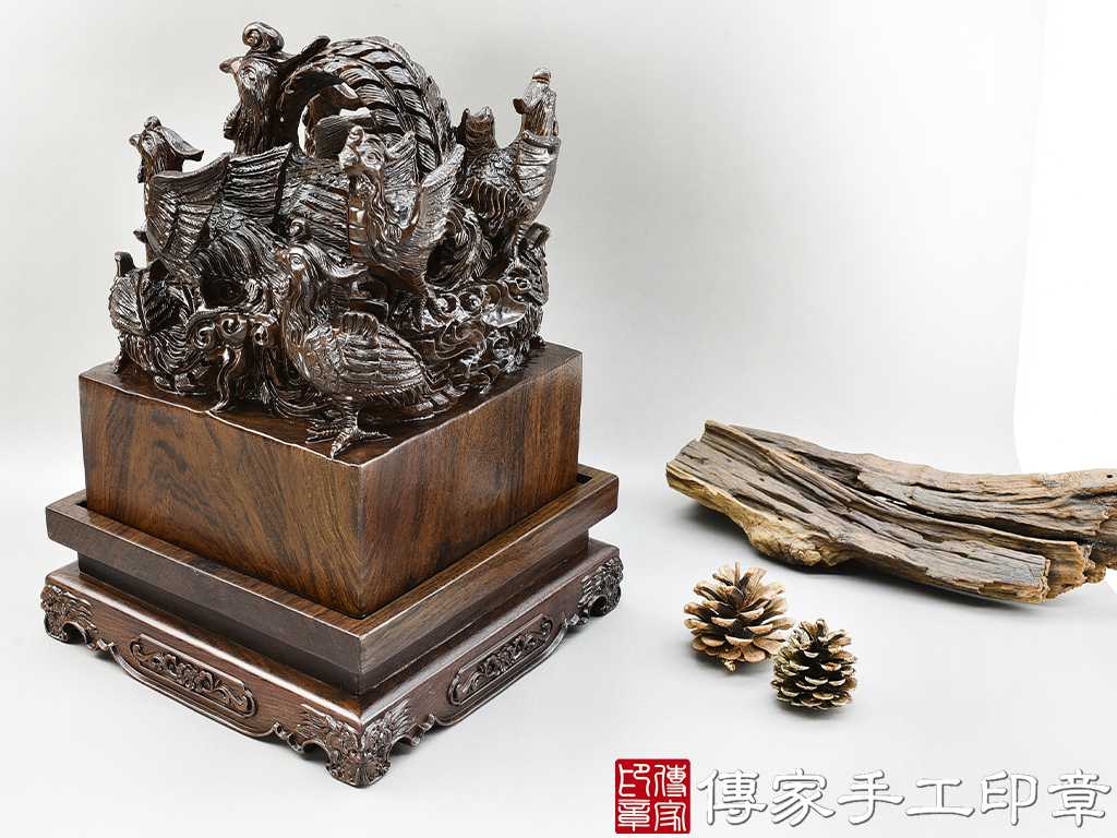 頂級紫檀木精雕九龍廟章:廟章、神明印章、大印章 (尺寸17公分)