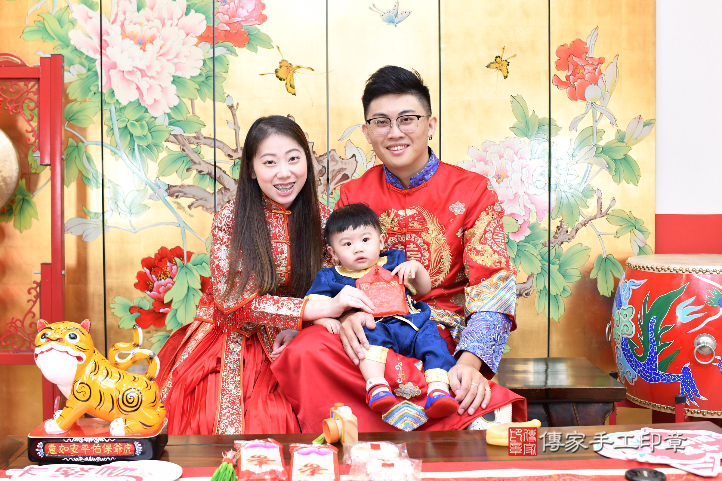 台北市大同區晨晨寶寶抓周推薦：傳家台北店抓周度脺中國風會場，嬰兒古禮抓周流程儀式吉祥話、抓周道具物品24種、拍照。抓周證書。2025.9.14，照片10