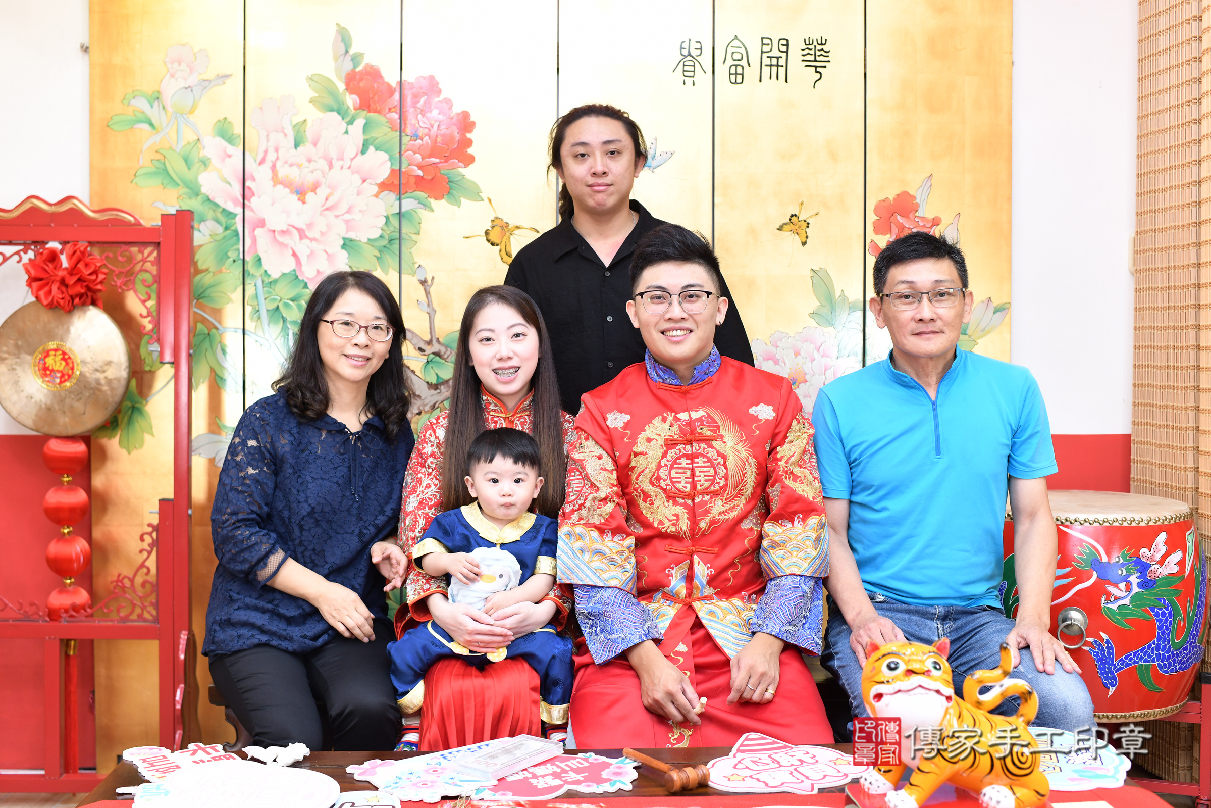 台北市大同區晨晨寶寶抓周推薦：傳家台北店抓周度脺中國風會場，嬰兒古禮抓周流程儀式吉祥話、抓周道具物品24種、拍照。抓周證書。2025.9.14，照片19