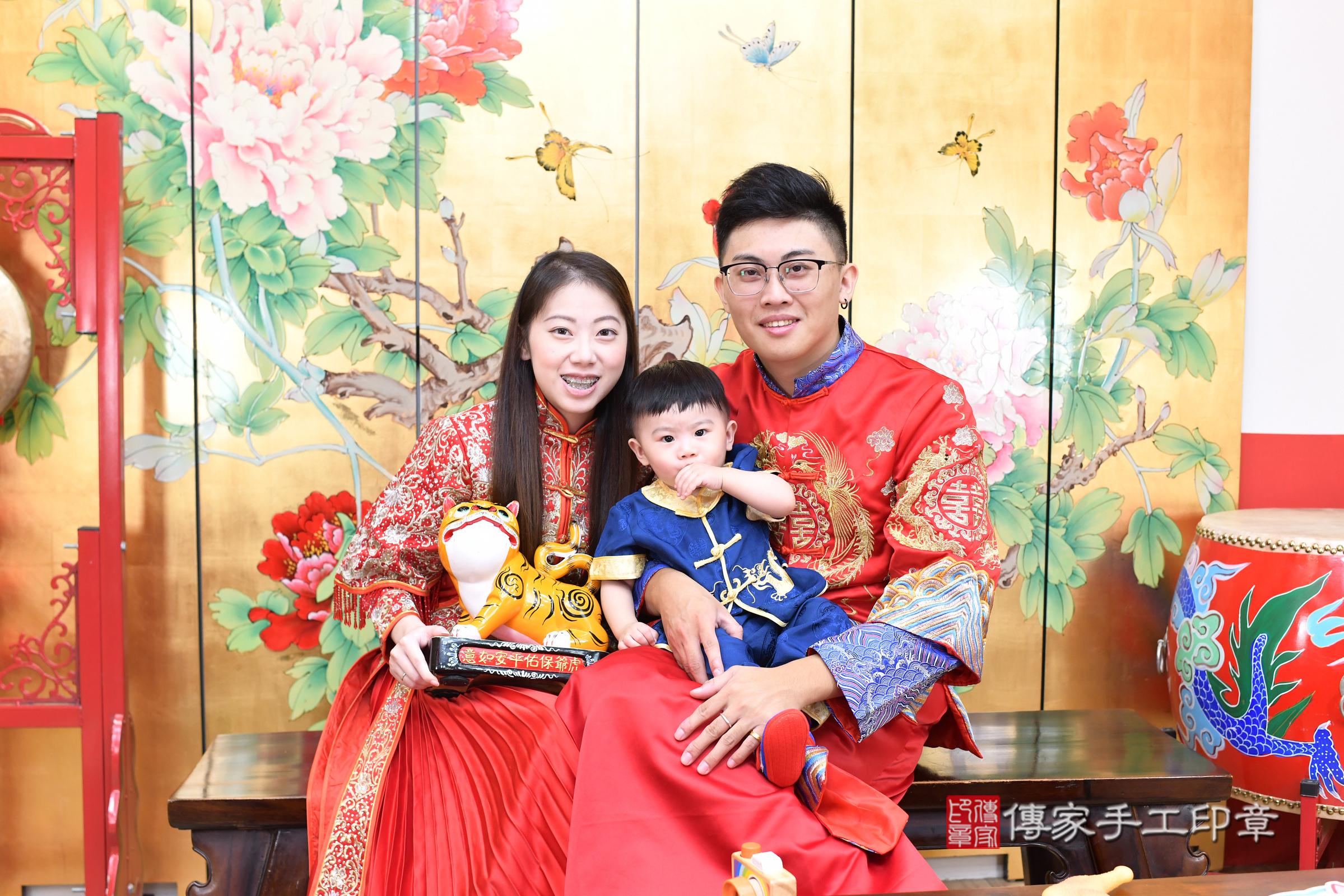 台北市大同區晨晨寶寶抓周推薦：傳家台北店抓周度脺中國風會場，嬰兒古禮抓周流程儀式吉祥話、抓周道具物品24種、拍照。抓周證書。2025.9.14，照片14