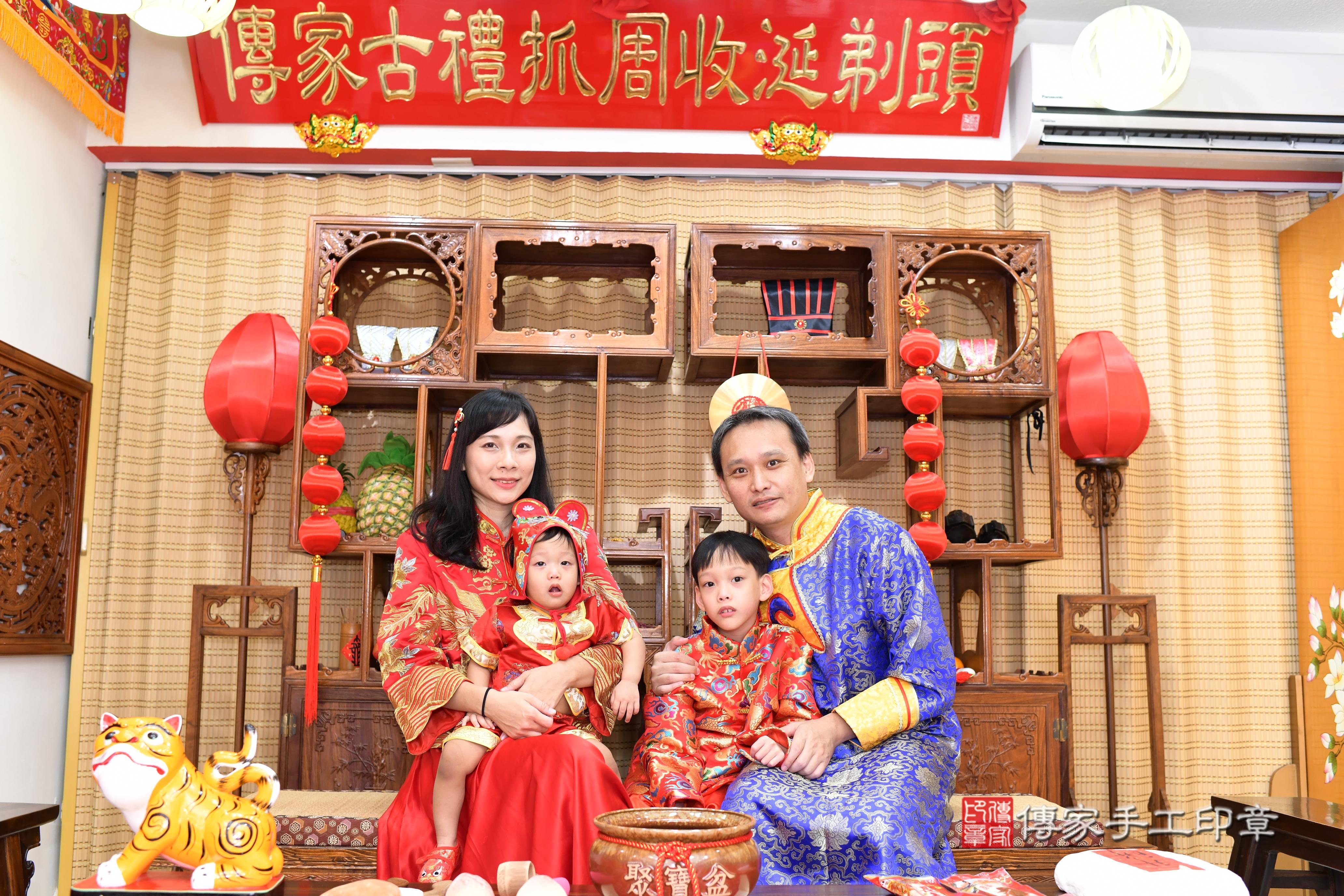 傳家手工印章台南店、抓周、度脺、美式風會場、傳家嬰兒古禮、吉祥話、抓周道具物品24種、拍照。抓周證書。寶寶抓周、滿周歲、生日快樂、祝福 傳家手工印章台南店、抓周、度脺、美式風會場、傳家嬰兒古禮、吉祥話、抓周道具物品24種、拍照。抓周證書。寶寶抓周、滿周歲、生日快樂、祝福