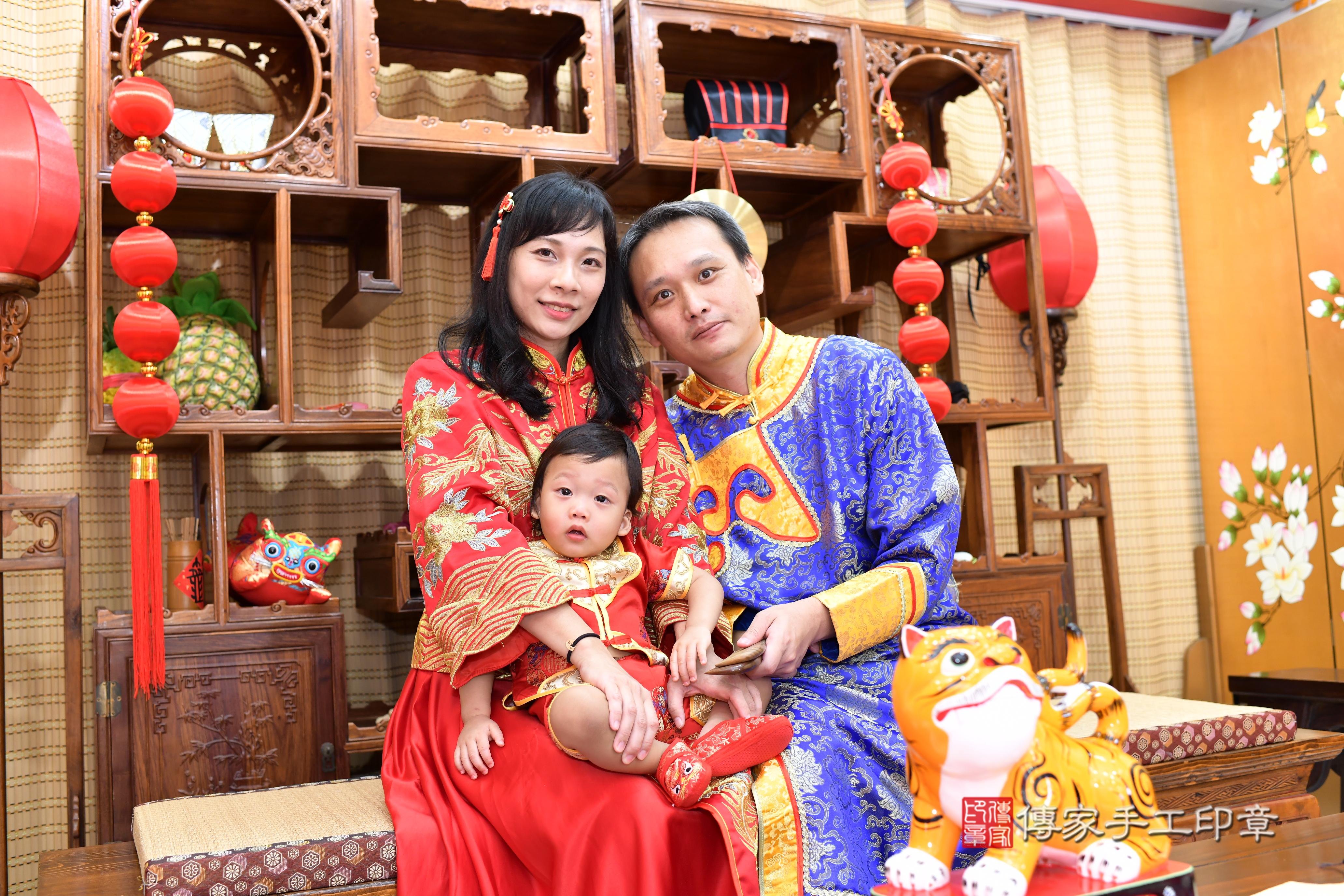 傳家手工印章台南店、抓周、度脺、美式風會場、傳家嬰兒古禮、吉祥話、抓周道具物品24種、拍照。抓周證書。寶寶抓周、滿周歲、生日快樂、祝福 傳家手工印章台南店、抓周、度脺、美式風會場、傳家嬰兒古禮、吉祥話、抓周道具物品24種、拍照。抓周證書。寶寶抓周、滿周歲、生日快樂、祝福