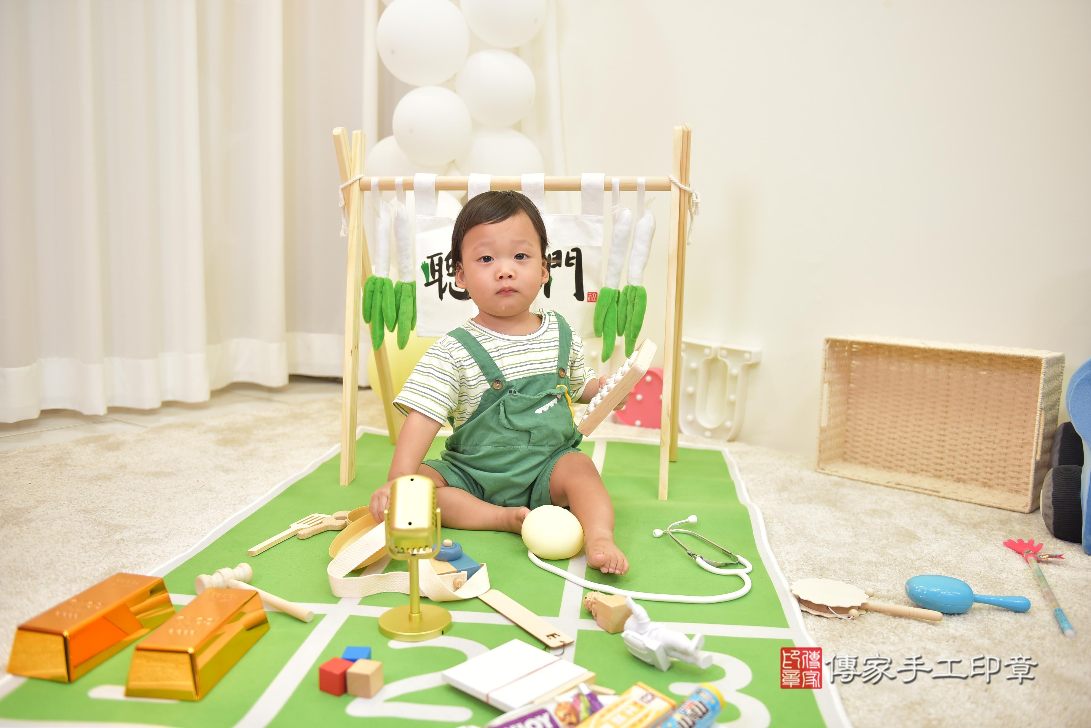 傳家手工印章台南店、抓周、度脺、美式風會場、傳家嬰兒古禮、吉祥話、抓周道具物品24種、拍照。抓周證書。寶寶抓周、滿周歲、生日快樂、祝福 傳家手工印章台南店、抓周、度脺、美式風會場、傳家嬰兒古禮、吉祥話、抓周道具物品24種、拍照。抓周證書。寶寶抓周、滿周歲、生日快樂、祝福