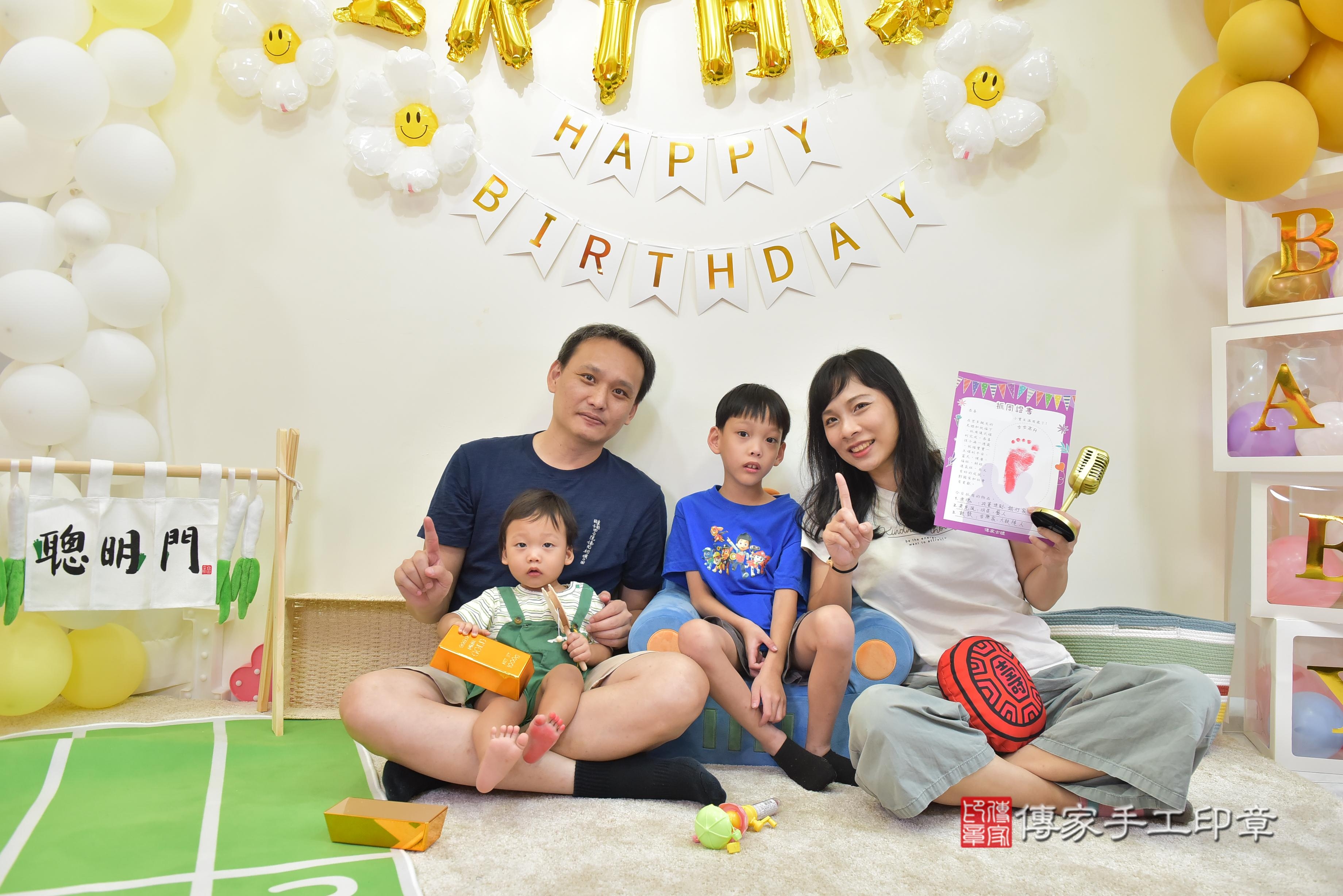 傳家手工印章台南店、抓周、度脺、美式風會場、傳家嬰兒古禮、吉祥話、抓周道具物品24種、拍照。抓周證書。寶寶抓周、滿周歲、生日快樂、祝福 傳家手工印章台南店、抓周、度脺、美式風會場、傳家嬰兒古禮、吉祥話、抓周道具物品24種、拍照。抓周證書。寶寶抓周、滿周歲、生日快樂、祝福