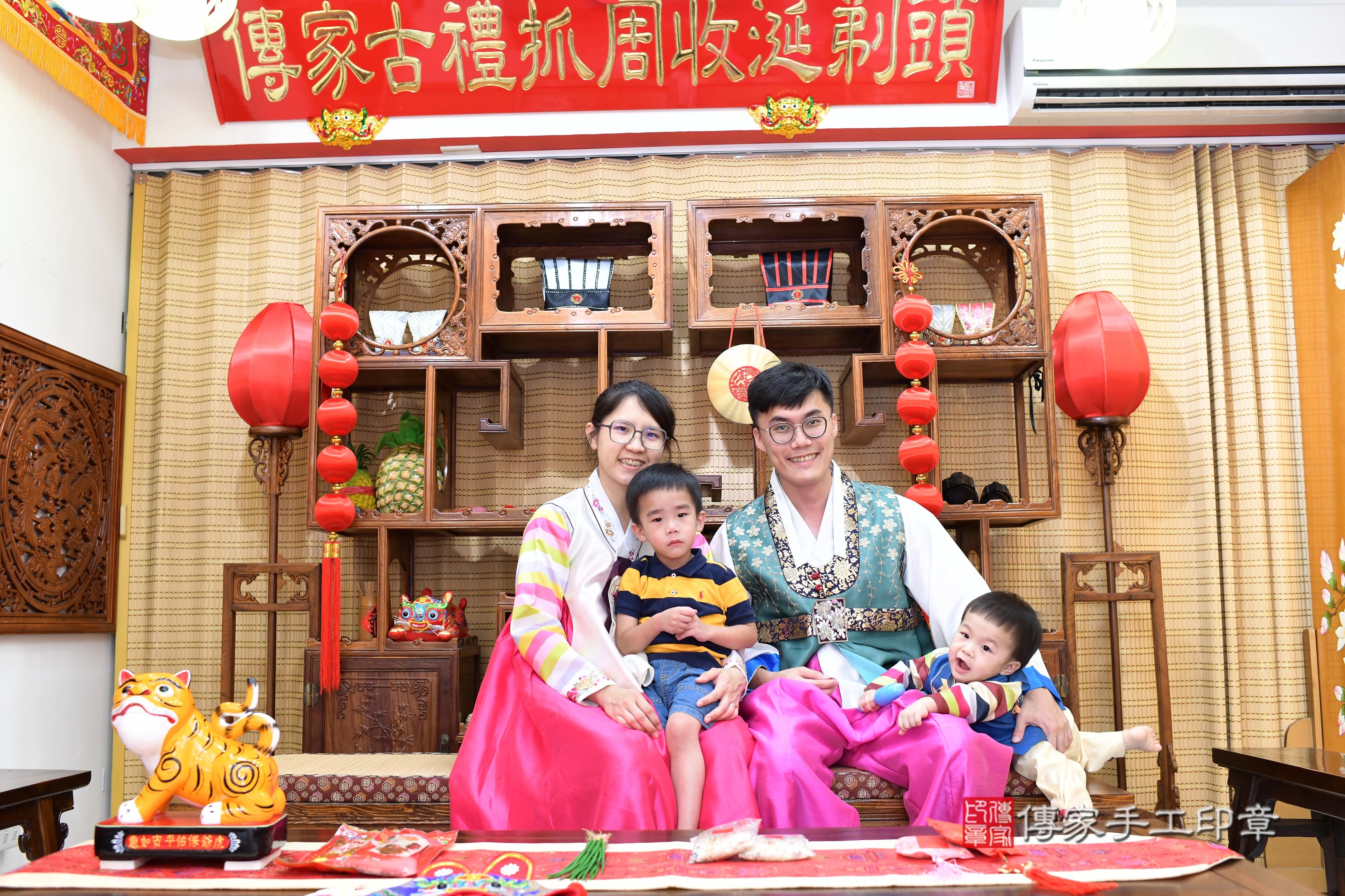 傳家手工印章台南店、抓周、度脺、美式風會場、傳家嬰兒古禮、吉祥話、抓周道具物品24種、拍照。抓周證書。寶寶抓周、滿周歲、生日快樂、祝福 傳家手工印章台南店、抓周、度脺、美式風會場、傳家嬰兒古禮、吉祥話、抓周道具物品24種、拍照。抓周證書。寶寶抓周、滿周歲、生日快樂、祝福
