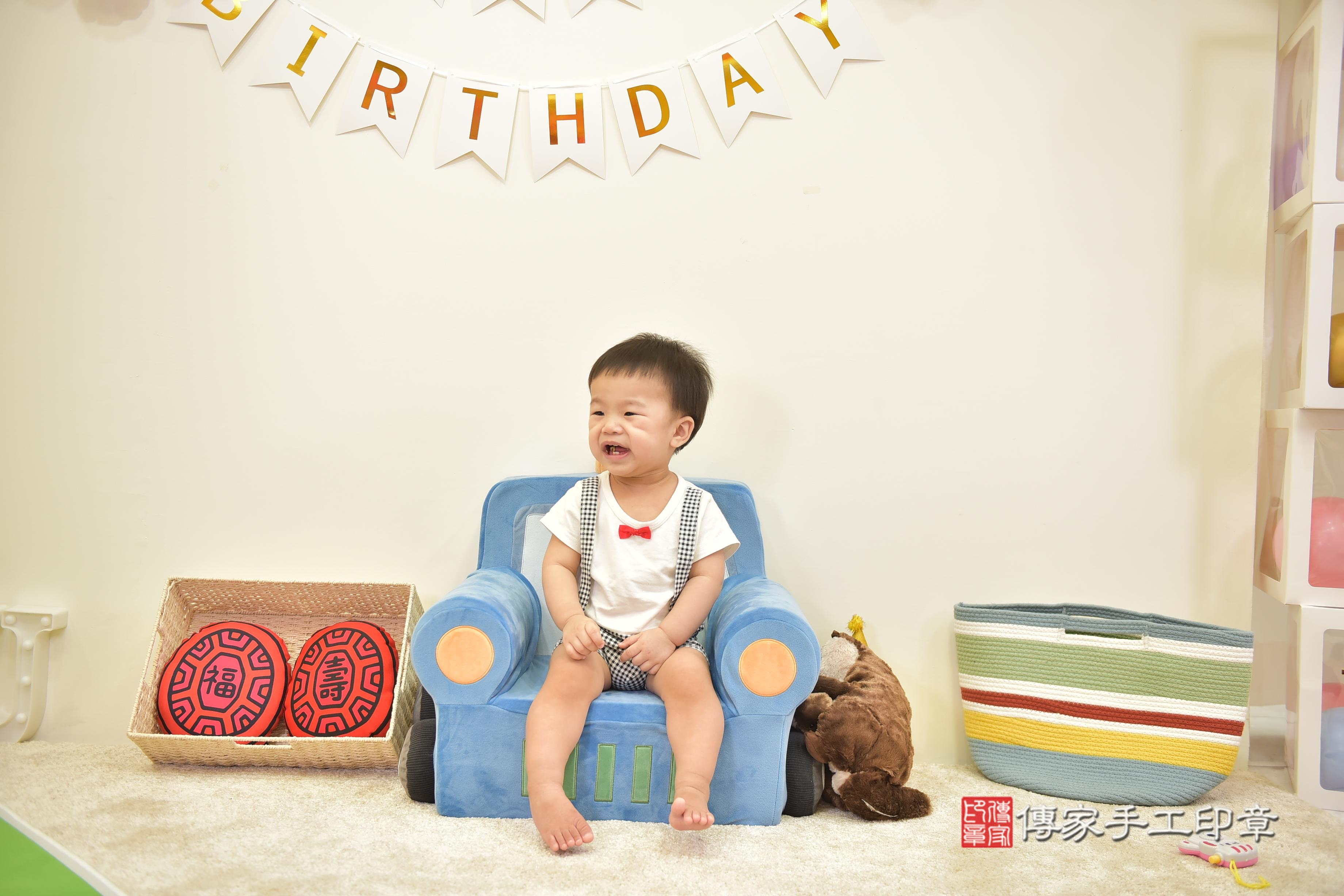 傳家手工印章台南店、抓周、度脺、美式風會場、傳家嬰兒古禮、吉祥話、抓周道具物品24種、拍照。抓周證書。寶寶抓周、滿周歲、生日快樂、祝福 傳家手工印章台南店、抓周、度脺、美式風會場、傳家嬰兒古禮、吉祥話、抓周道具物品24種、拍照。抓周證書。寶寶抓周、滿周歲、生日快樂、祝福
