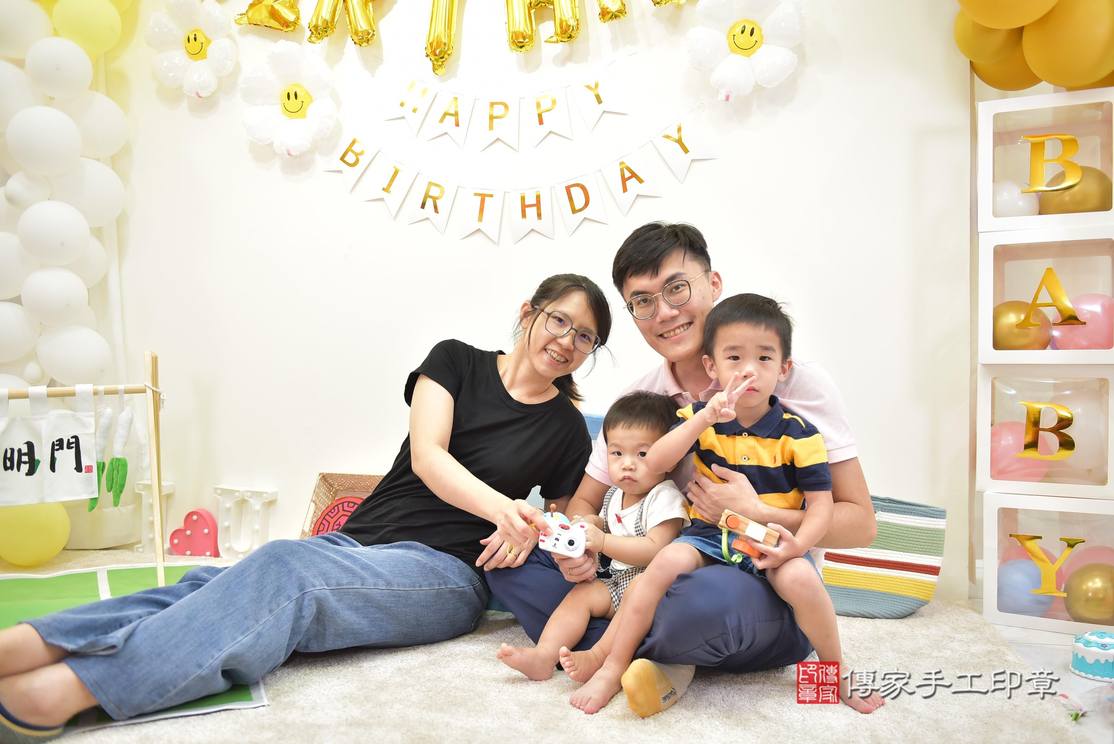 傳家手工印章台南店、抓周、度脺、美式風會場、傳家嬰兒古禮、吉祥話、抓周道具物品24種、拍照。抓周證書。寶寶抓周、滿周歲、生日快樂、祝福 傳家手工印章台南店、抓周、度脺、美式風會場、傳家嬰兒古禮、吉祥話、抓周道具物品24種、拍照。抓周證書。寶寶抓周、滿周歲、生日快樂、祝福