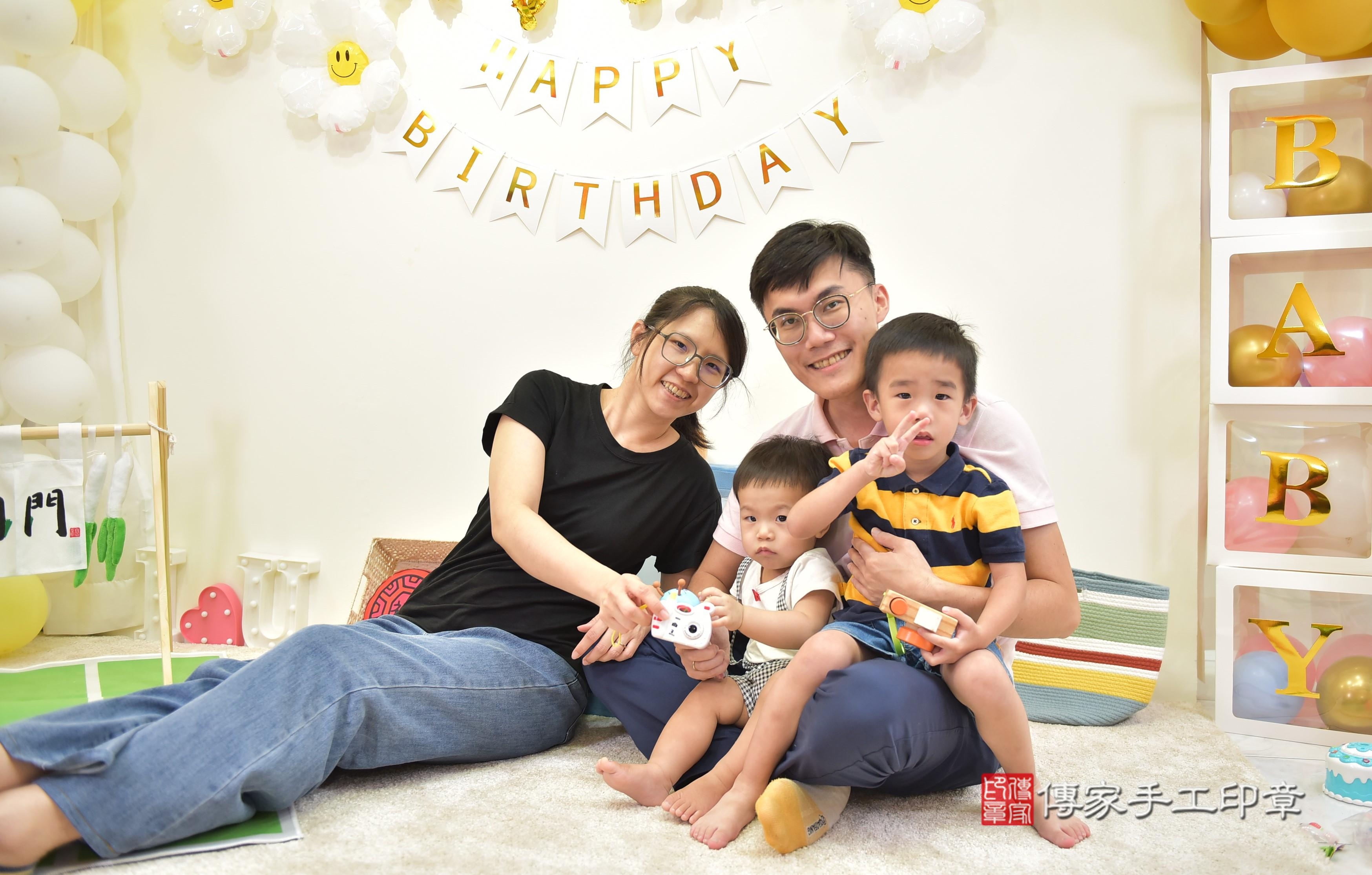 傳家手工印章台南店、抓周、度脺、美式風會場、傳家嬰兒古禮、吉祥話、抓周道具物品24種、拍照。抓周證書。寶寶抓周、滿周歲、生日快樂、祝福 傳家手工印章台南店、抓周、度脺、美式風會場、傳家嬰兒古禮、吉祥話、抓周道具物品24種、拍照。抓周證書。寶寶抓周、滿周歲、生日快樂、祝福