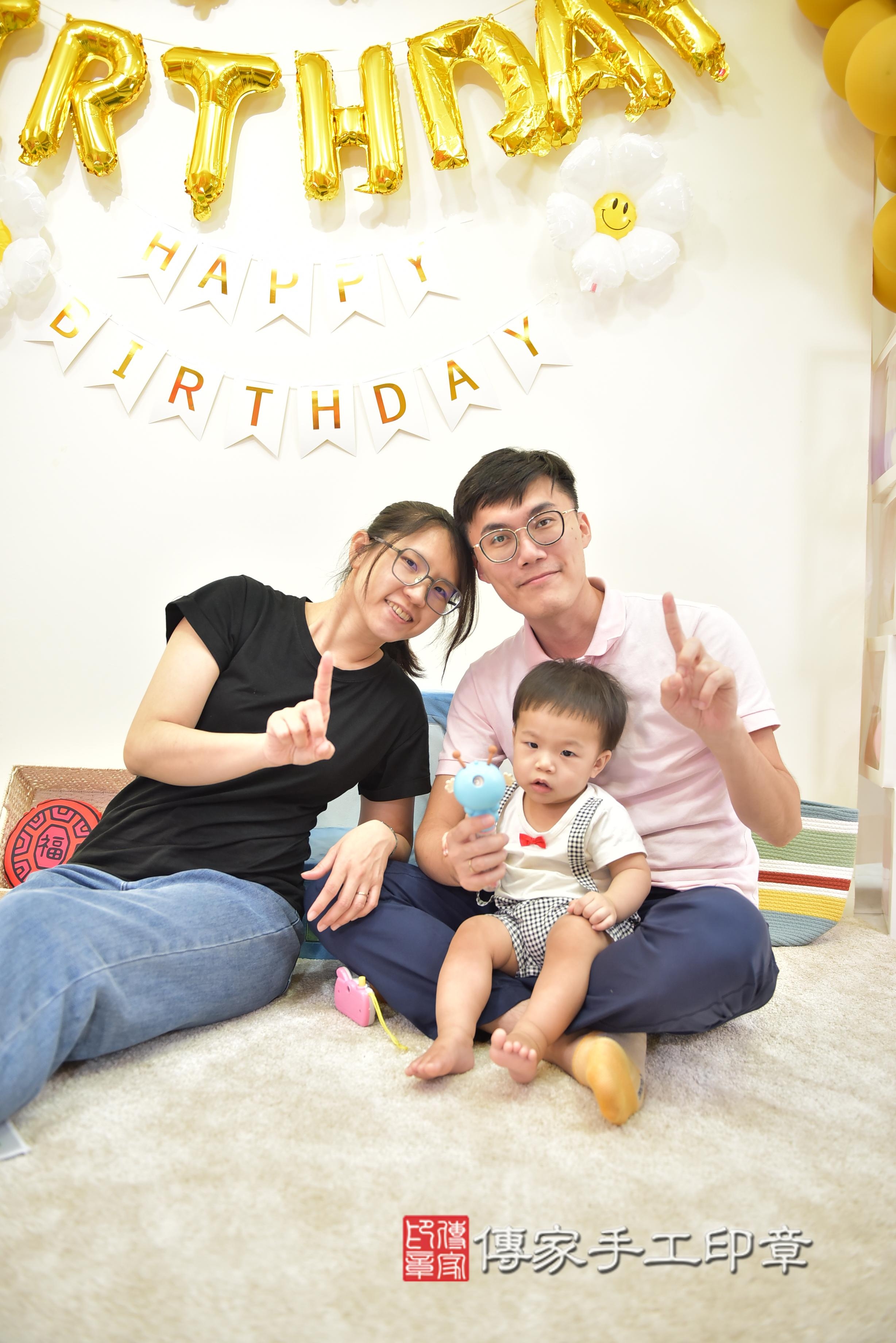 傳家手工印章台南店、抓周、度脺、美式風會場、傳家嬰兒古禮、吉祥話、抓周道具物品24種、拍照。抓周證書。寶寶抓周、滿周歲、生日快樂、祝福 傳家手工印章台南店、抓周、度脺、美式風會場、傳家嬰兒古禮、吉祥話、抓周道具物品24種、拍照。抓周證書。寶寶抓周、滿周歲、生日快樂、祝福