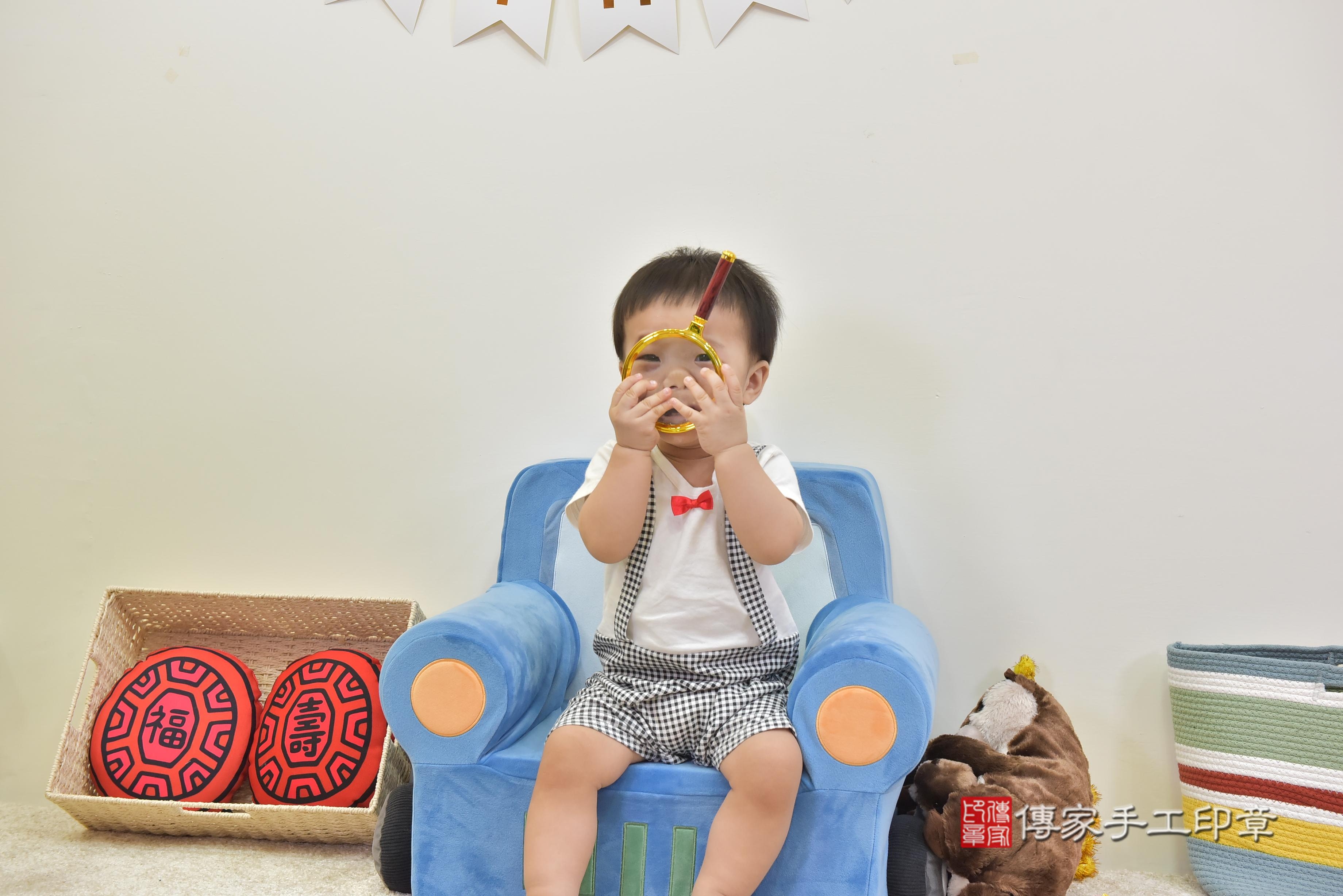 傳家手工印章台南店、抓周、度脺、美式風會場、傳家嬰兒古禮、吉祥話、抓周道具物品24種、拍照。抓周證書。寶寶抓周、滿周歲、生日快樂、祝福 傳家手工印章台南店、抓周、度脺、美式風會場、傳家嬰兒古禮、吉祥話、抓周道具物品24種、拍照。抓周證書。寶寶抓周、滿周歲、生日快樂、祝福