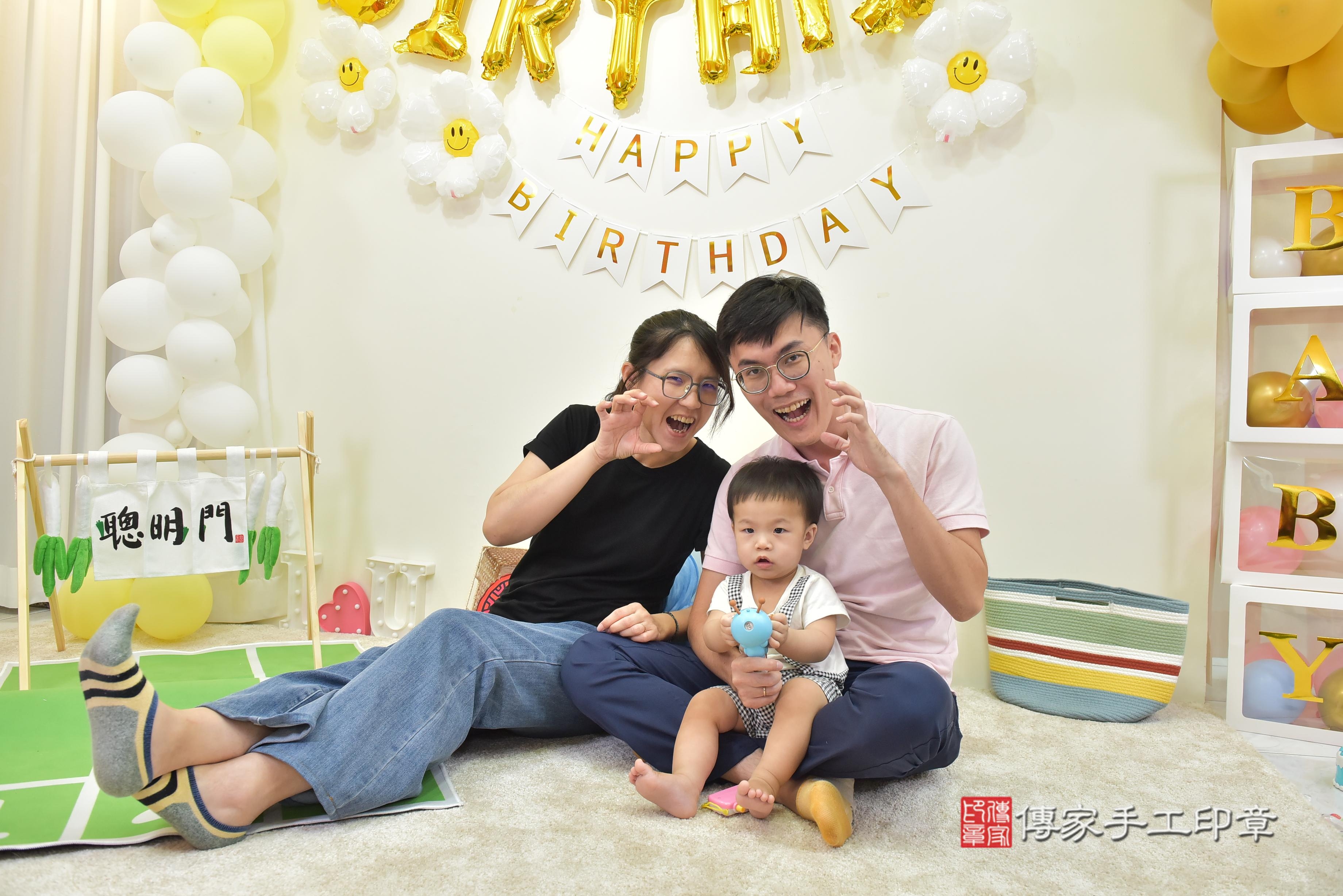 傳家手工印章台南店、抓周、度脺、美式風會場、傳家嬰兒古禮、吉祥話、抓周道具物品24種、拍照。抓周證書。寶寶抓周、滿周歲、生日快樂、祝福 傳家手工印章台南店、抓周、度脺、美式風會場、傳家嬰兒古禮、吉祥話、抓周道具物品24種、拍照。抓周證書。寶寶抓周、滿周歲、生日快樂、祝福