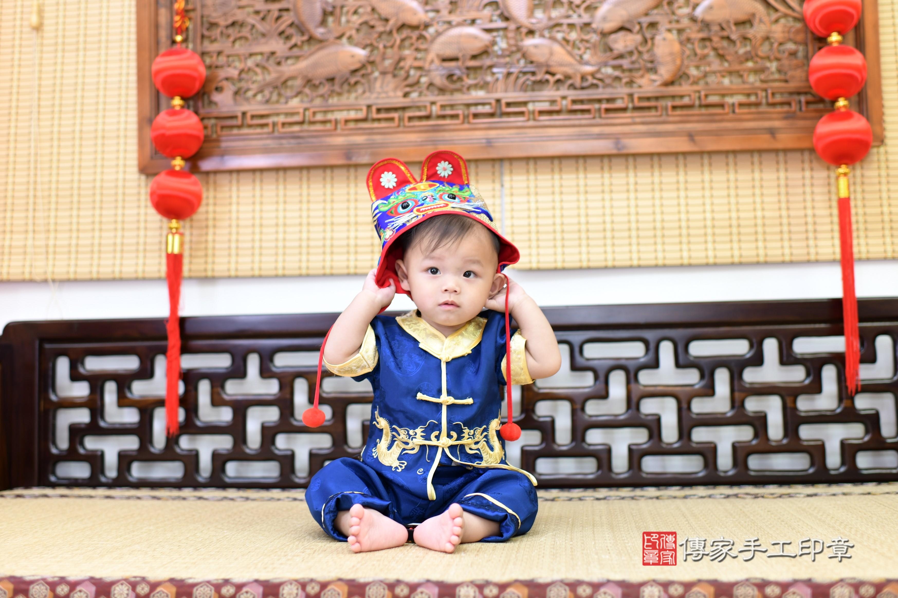 傳家手工印章台南店、抓周、度脺、美式風會場、傳家嬰兒古禮、吉祥話、抓周道具物品24種、拍照。抓周證書。寶寶抓周、滿周歲、生日快樂、祝福 傳家手工印章台南店、抓周、度脺、美式風會場、傳家嬰兒古禮、吉祥話、抓周道具物品24種、拍照。抓周證書。寶寶抓周、滿周歲、生日快樂、祝福