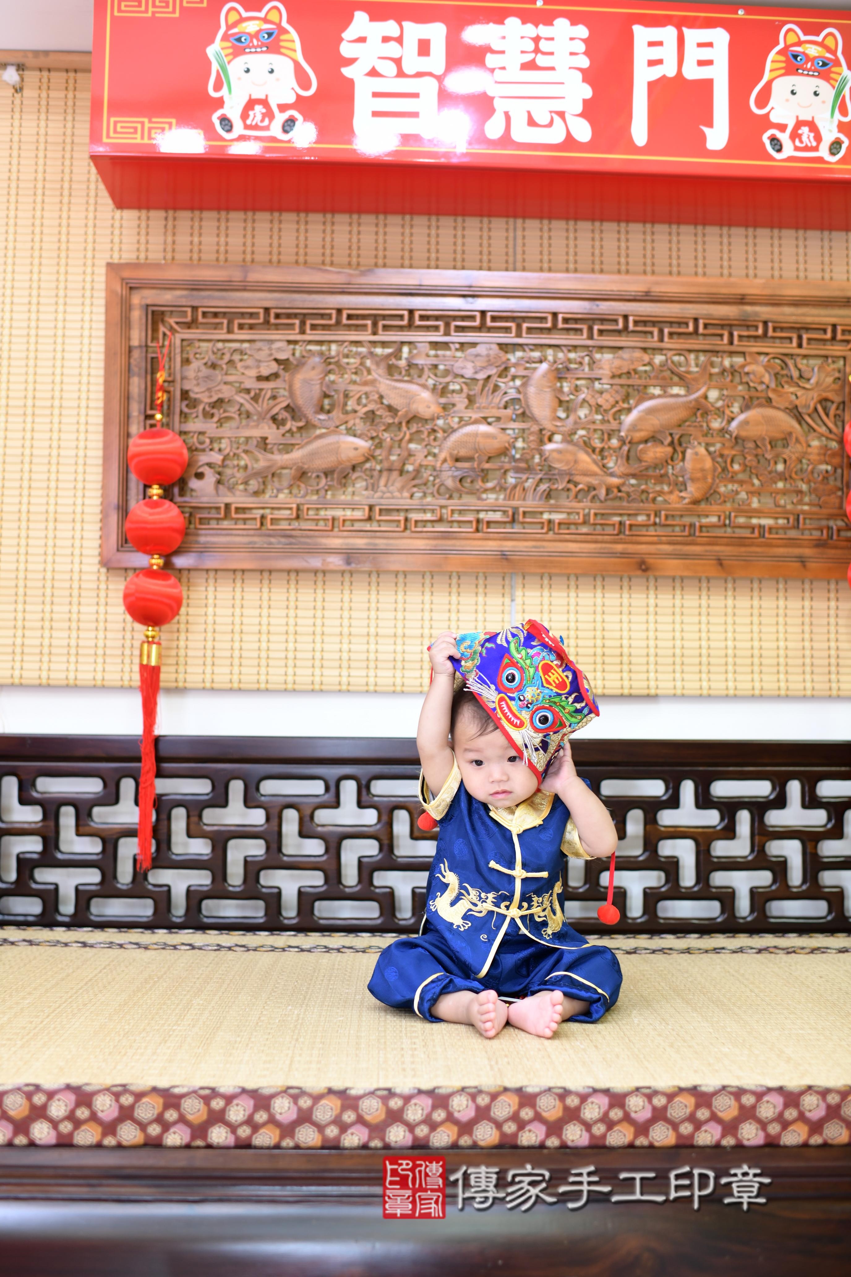 傳家手工印章台南店、抓周、度脺、美式風會場、傳家嬰兒古禮、吉祥話、抓周道具物品24種、拍照。抓周證書。寶寶抓周、滿周歲、生日快樂、祝福 傳家手工印章台南店、抓周、度脺、美式風會場、傳家嬰兒古禮、吉祥話、抓周道具物品24種、拍照。抓周證書。寶寶抓周、滿周歲、生日快樂、祝福