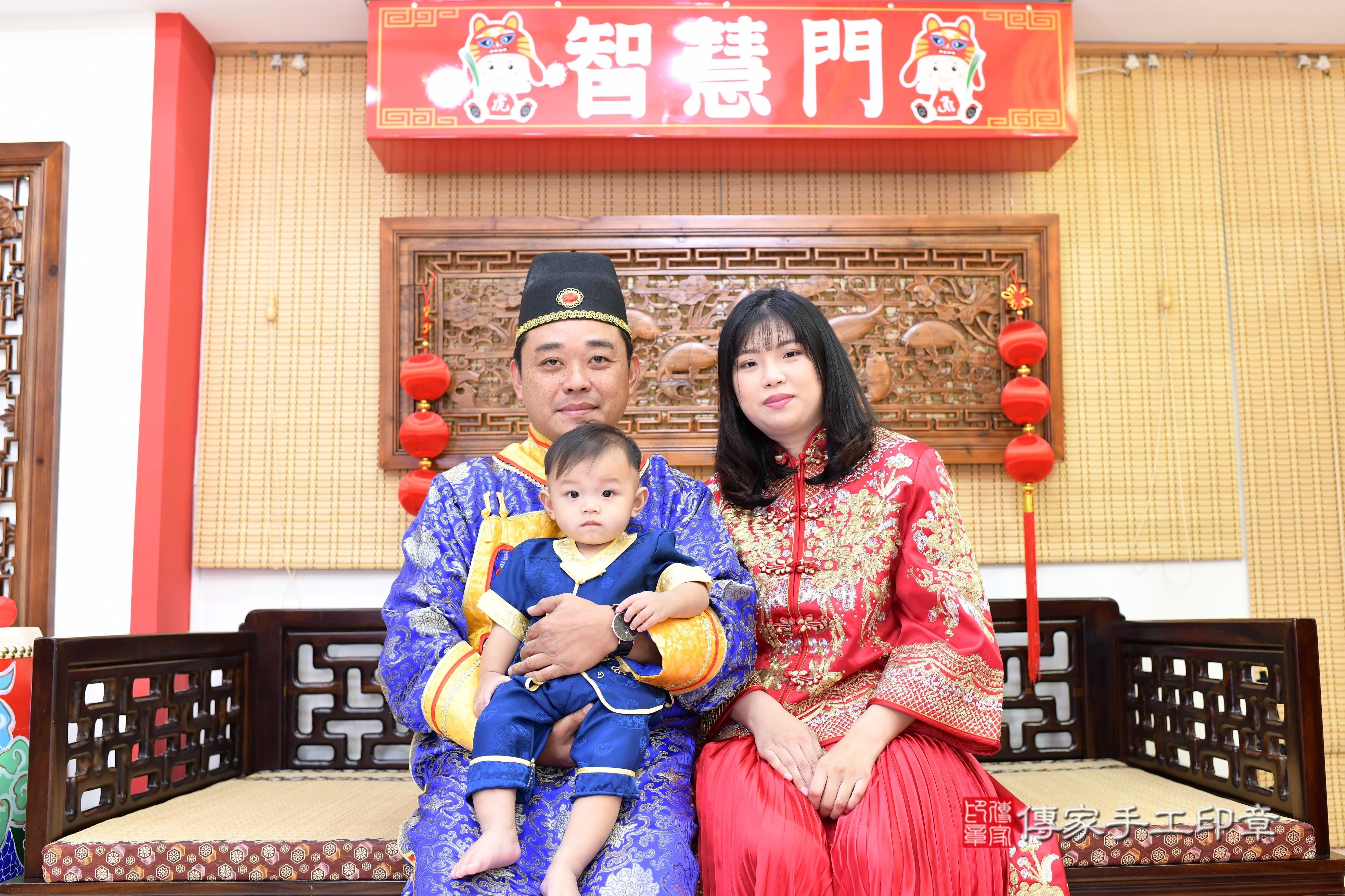 傳家手工印章台南店、抓周、度脺、美式風會場、傳家嬰兒古禮、吉祥話、抓周道具物品24種、拍照。抓周證書。寶寶抓周、滿周歲、生日快樂、祝福 傳家手工印章台南店、抓周、度脺、美式風會場、傳家嬰兒古禮、吉祥話、抓周道具物品24種、拍照。抓周證書。寶寶抓周、滿周歲、生日快樂、祝福