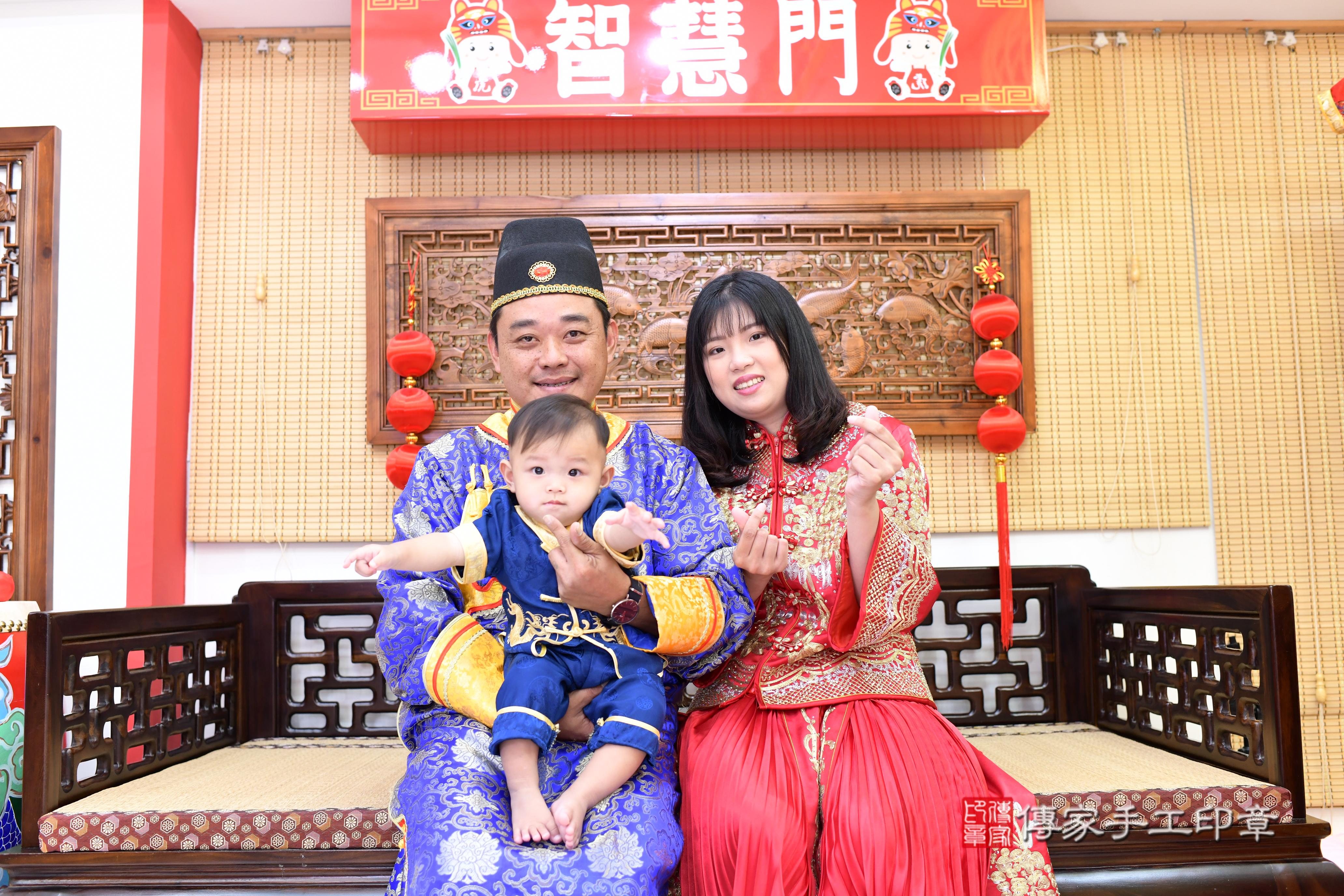 傳家手工印章台南店、抓周、度脺、美式風會場、傳家嬰兒古禮、吉祥話、抓周道具物品24種、拍照。抓周證書。寶寶抓周、滿周歲、生日快樂、祝福 傳家手工印章台南店、抓周、度脺、美式風會場、傳家嬰兒古禮、吉祥話、抓周道具物品24種、拍照。抓周證書。寶寶抓周、滿周歲、生日快樂、祝福