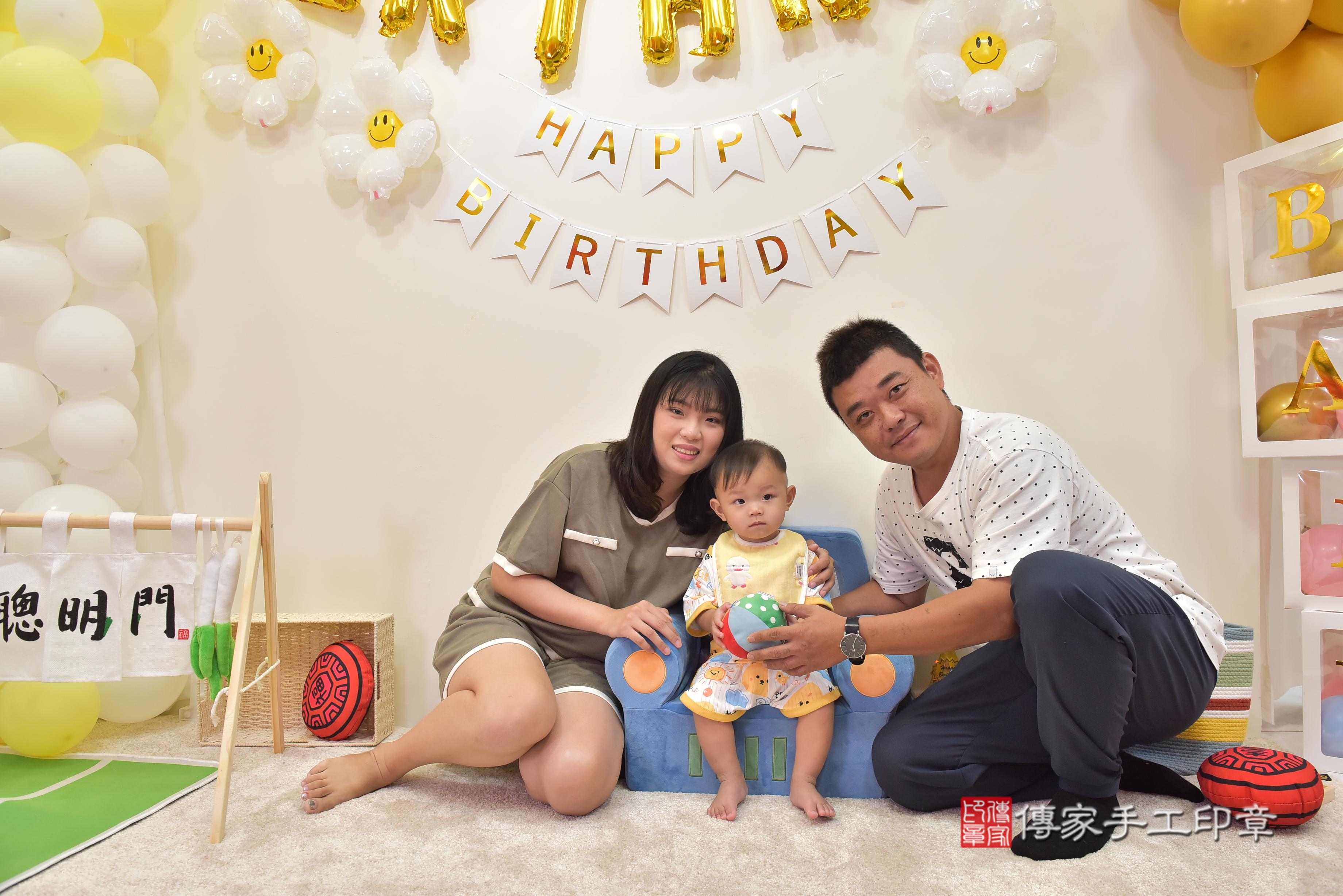 傳家手工印章台南店、抓周、度脺、美式風會場、傳家嬰兒古禮、吉祥話、抓周道具物品24種、拍照。抓周證書。寶寶抓周、滿周歲、生日快樂、祝福 傳家手工印章台南店、抓周、度脺、美式風會場、傳家嬰兒古禮、吉祥話、抓周道具物品24種、拍照。抓周證書。寶寶抓周、滿周歲、生日快樂、祝福