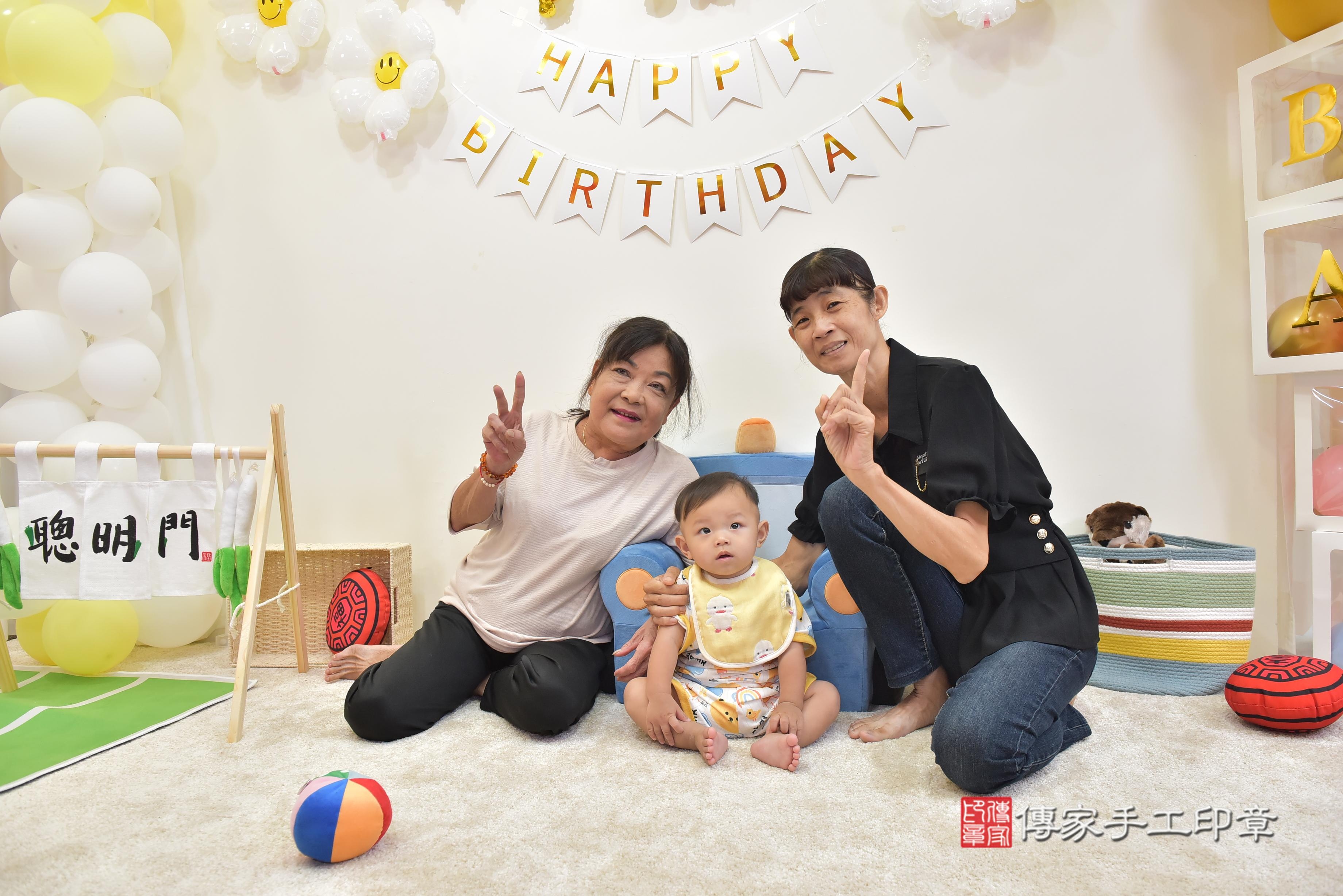 傳家手工印章台南店、抓周、度脺、美式風會場、傳家嬰兒古禮、吉祥話、抓周道具物品24種、拍照。抓周證書。寶寶抓周、滿周歲、生日快樂、祝福 傳家手工印章台南店、抓周、度脺、美式風會場、傳家嬰兒古禮、吉祥話、抓周道具物品24種、拍照。抓周證書。寶寶抓周、滿周歲、生日快樂、祝福