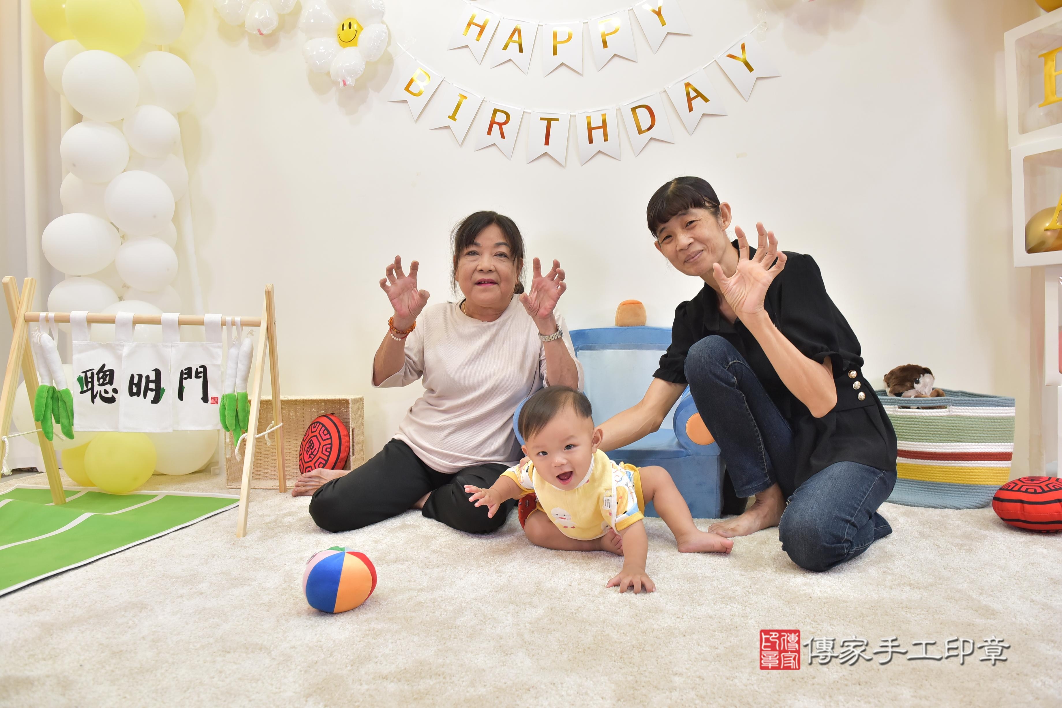 傳家手工印章台南店、抓周、度脺、美式風會場、傳家嬰兒古禮、吉祥話、抓周道具物品24種、拍照。抓周證書。寶寶抓周、滿周歲、生日快樂、祝福 傳家手工印章台南店、抓周、度脺、美式風會場、傳家嬰兒古禮、吉祥話、抓周道具物品24種、拍照。抓周證書。寶寶抓周、滿周歲、生日快樂、祝福