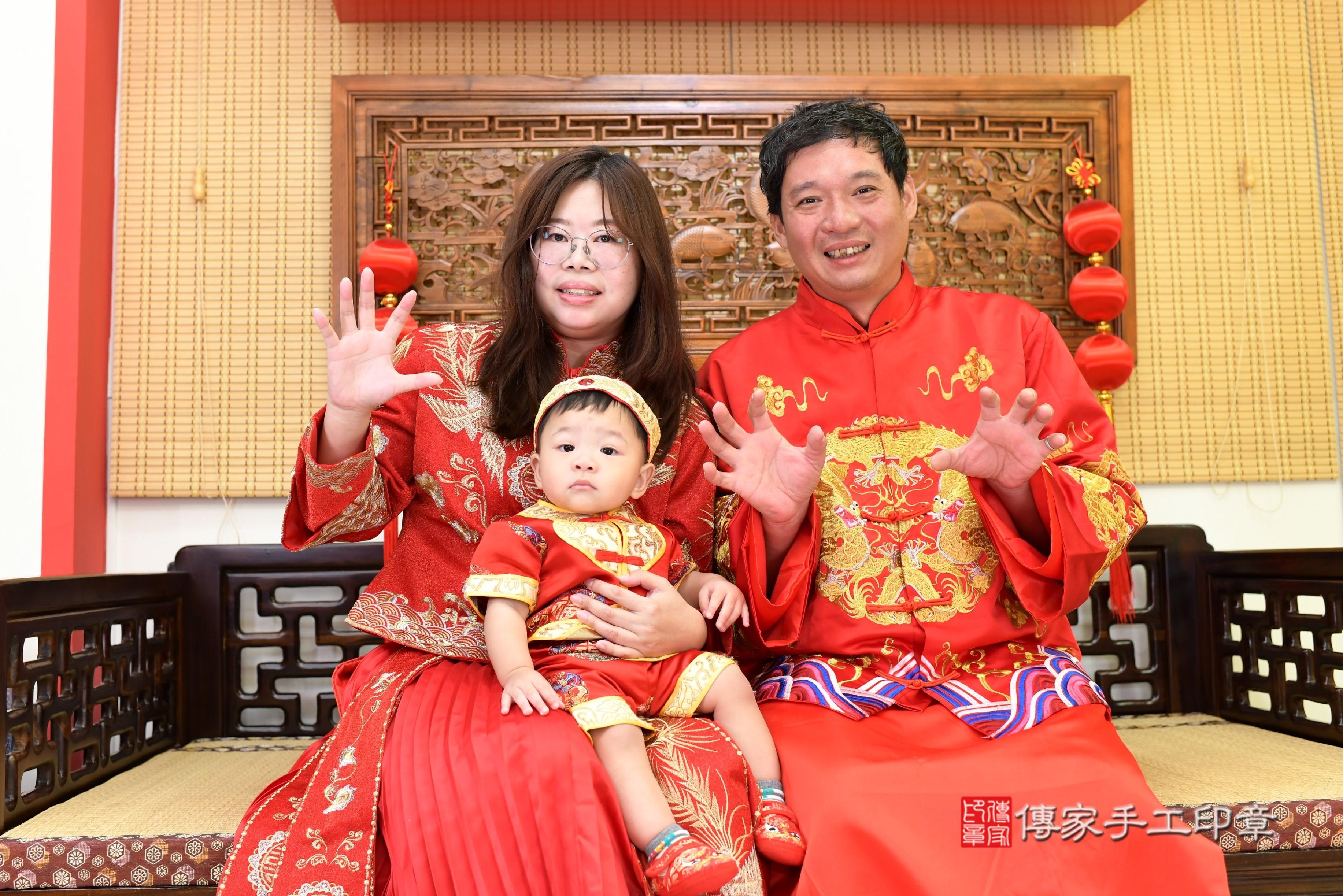 傳家手工印章台南店、抓周、度脺、美式風會場、傳家嬰兒古禮、吉祥話、抓周道具物品24種、拍照。抓周證書。寶寶抓周、滿周歲、生日快樂、祝福 傳家手工印章台南店、抓周、度脺、美式風會場、傳家嬰兒古禮、吉祥話、抓周道具物品24種、拍照。抓周證書。寶寶抓周、滿周歲、生日快樂、祝福
