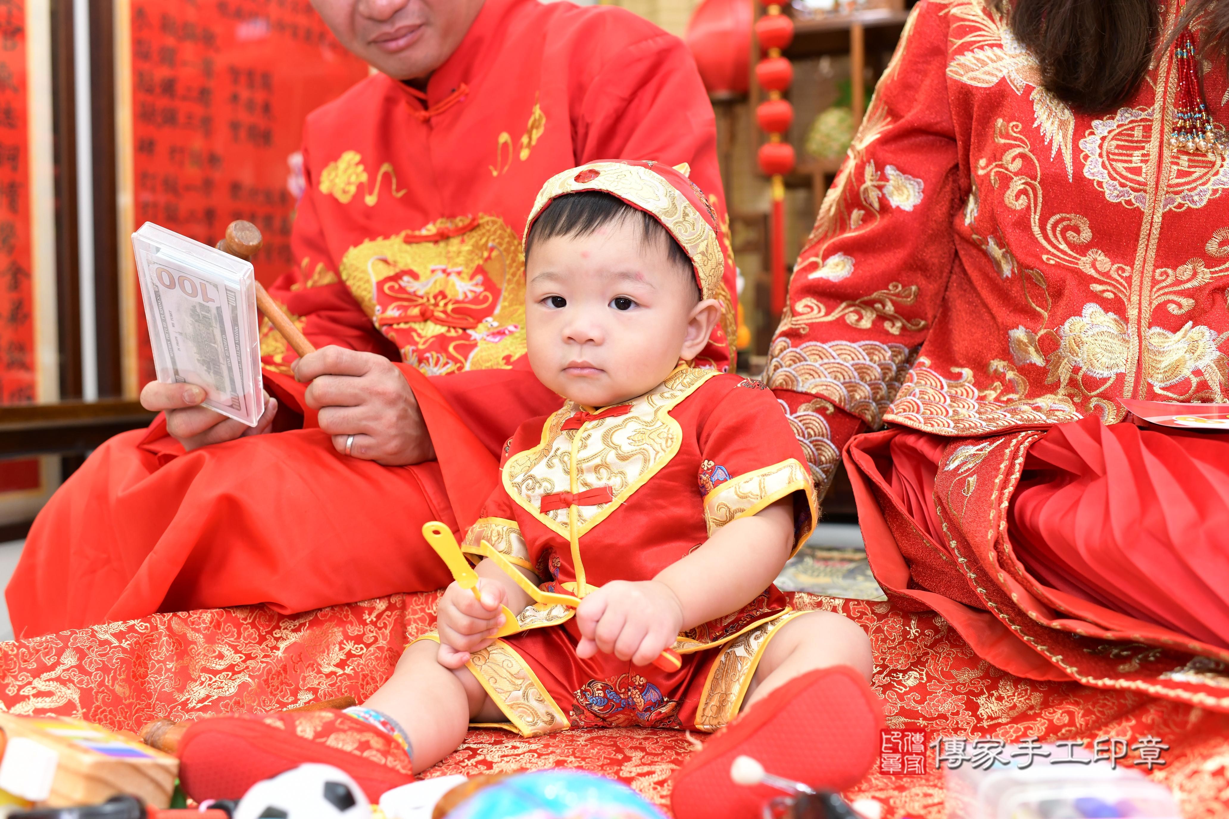 傳家手工印章台南店、抓周、度脺、美式風會場、傳家嬰兒古禮、吉祥話、抓周道具物品24種、拍照。抓周證書。寶寶抓周、滿周歲、生日快樂、祝福 傳家手工印章台南店、抓周、度脺、美式風會場、傳家嬰兒古禮、吉祥話、抓周道具物品24種、拍照。抓周證書。寶寶抓周、滿周歲、生日快樂、祝福