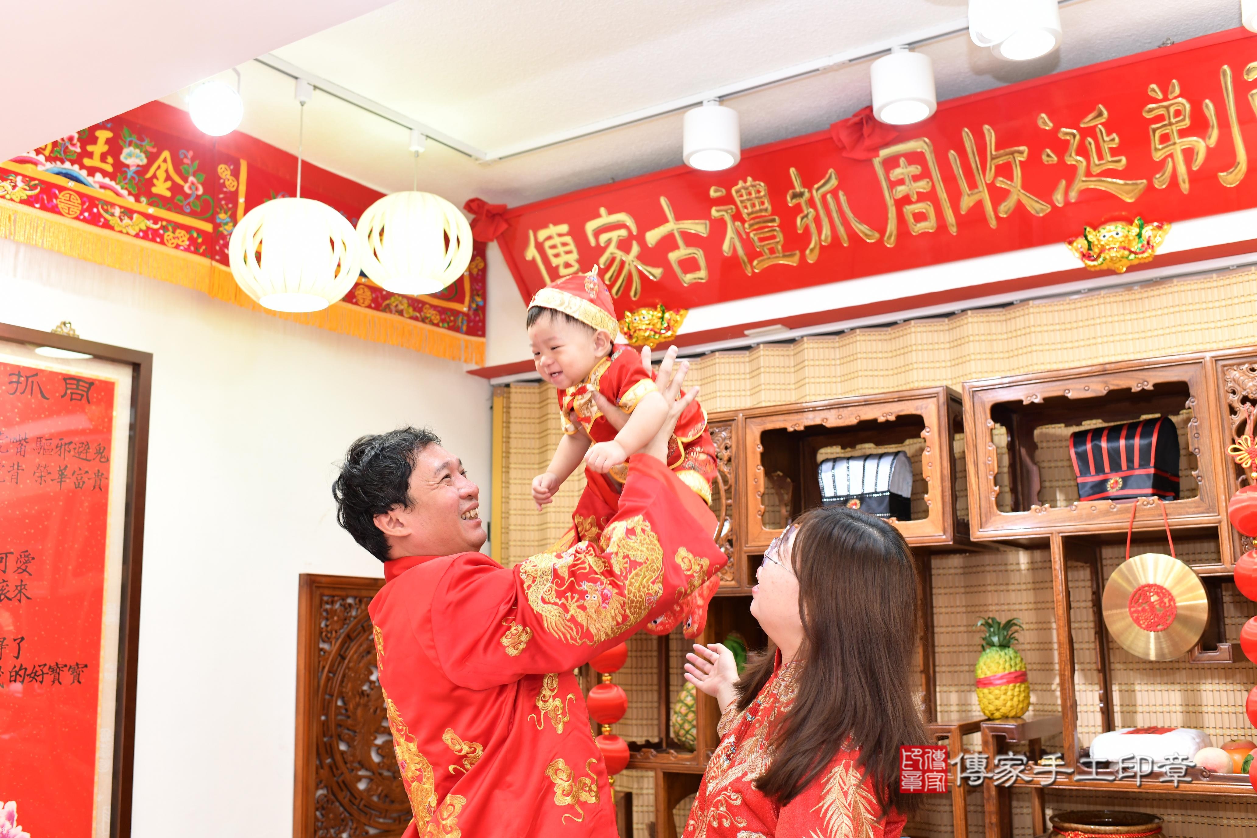 傳家手工印章台南店、抓周、度脺、美式風會場、傳家嬰兒古禮、吉祥話、抓周道具物品24種、拍照。抓周證書。寶寶抓周、滿周歲、生日快樂、祝福 傳家手工印章台南店、抓周、度脺、美式風會場、傳家嬰兒古禮、吉祥話、抓周道具物品24種、拍照。抓周證書。寶寶抓周、滿周歲、生日快樂、祝福
