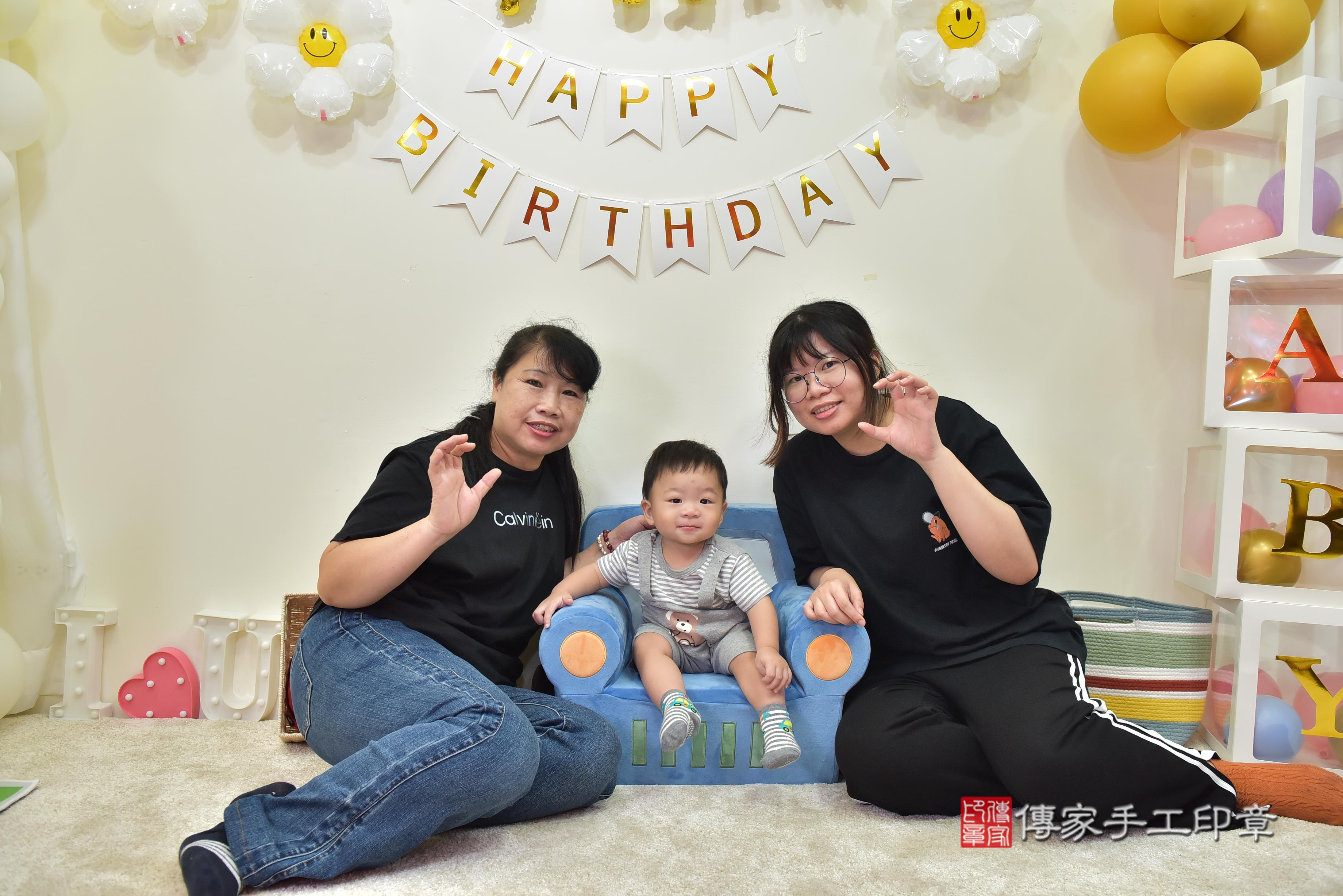傳家手工印章台南店、抓周、度脺、美式風會場、傳家嬰兒古禮、吉祥話、抓周道具物品24種、拍照。抓周證書。寶寶抓周、滿周歲、生日快樂、祝福 傳家手工印章台南店、抓周、度脺、美式風會場、傳家嬰兒古禮、吉祥話、抓周道具物品24種、拍照。抓周證書。寶寶抓周、滿周歲、生日快樂、祝福