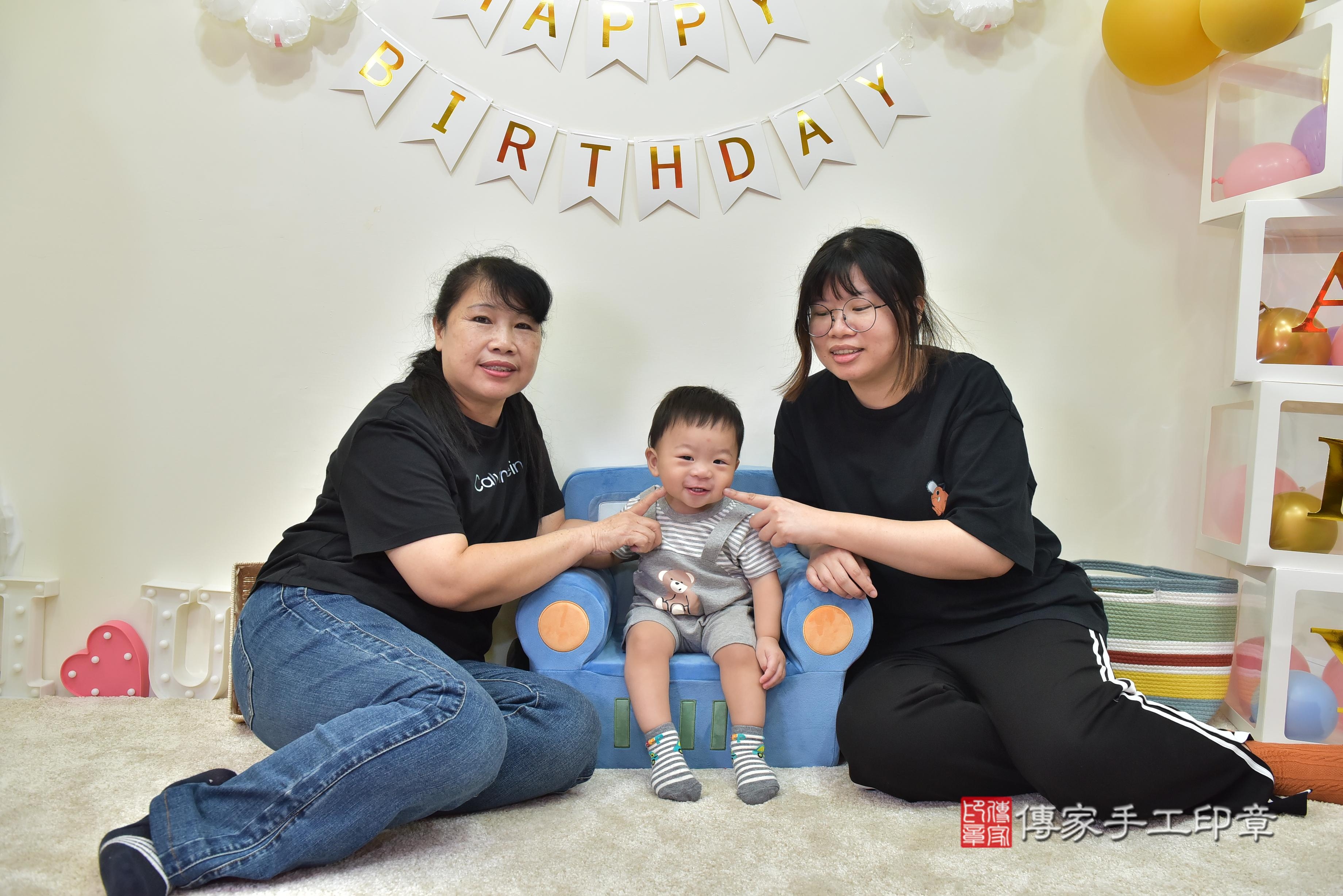 傳家手工印章台南店、抓周、度脺、美式風會場、傳家嬰兒古禮、吉祥話、抓周道具物品24種、拍照。抓周證書。寶寶抓周、滿周歲、生日快樂、祝福 傳家手工印章台南店、抓周、度脺、美式風會場、傳家嬰兒古禮、吉祥話、抓周道具物品24種、拍照。抓周證書。寶寶抓周、滿周歲、生日快樂、祝福